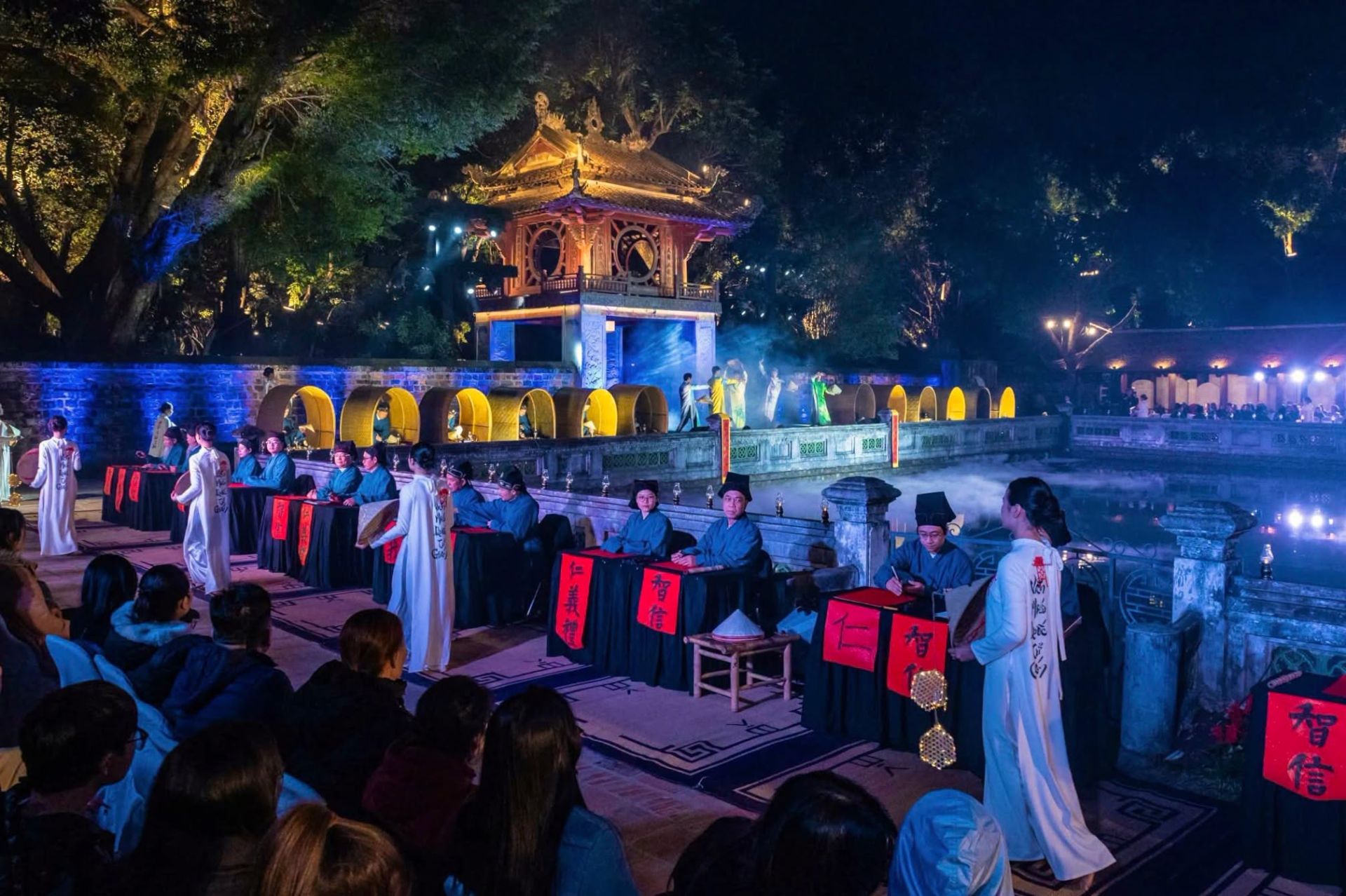Tour đ&ecirc;m tại Văn Miếu &ndash; Quốc Tử Gi&aacute;m.
