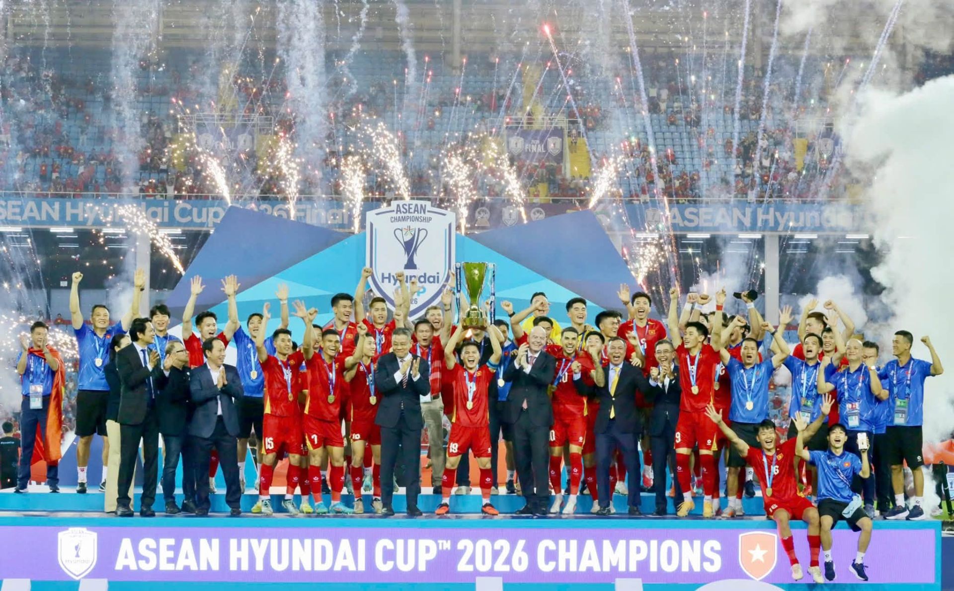 Đội tuyển Việt Nam n&acirc;ng cao c&uacute;p v&ocirc; địch ASEAN Cup 2026.