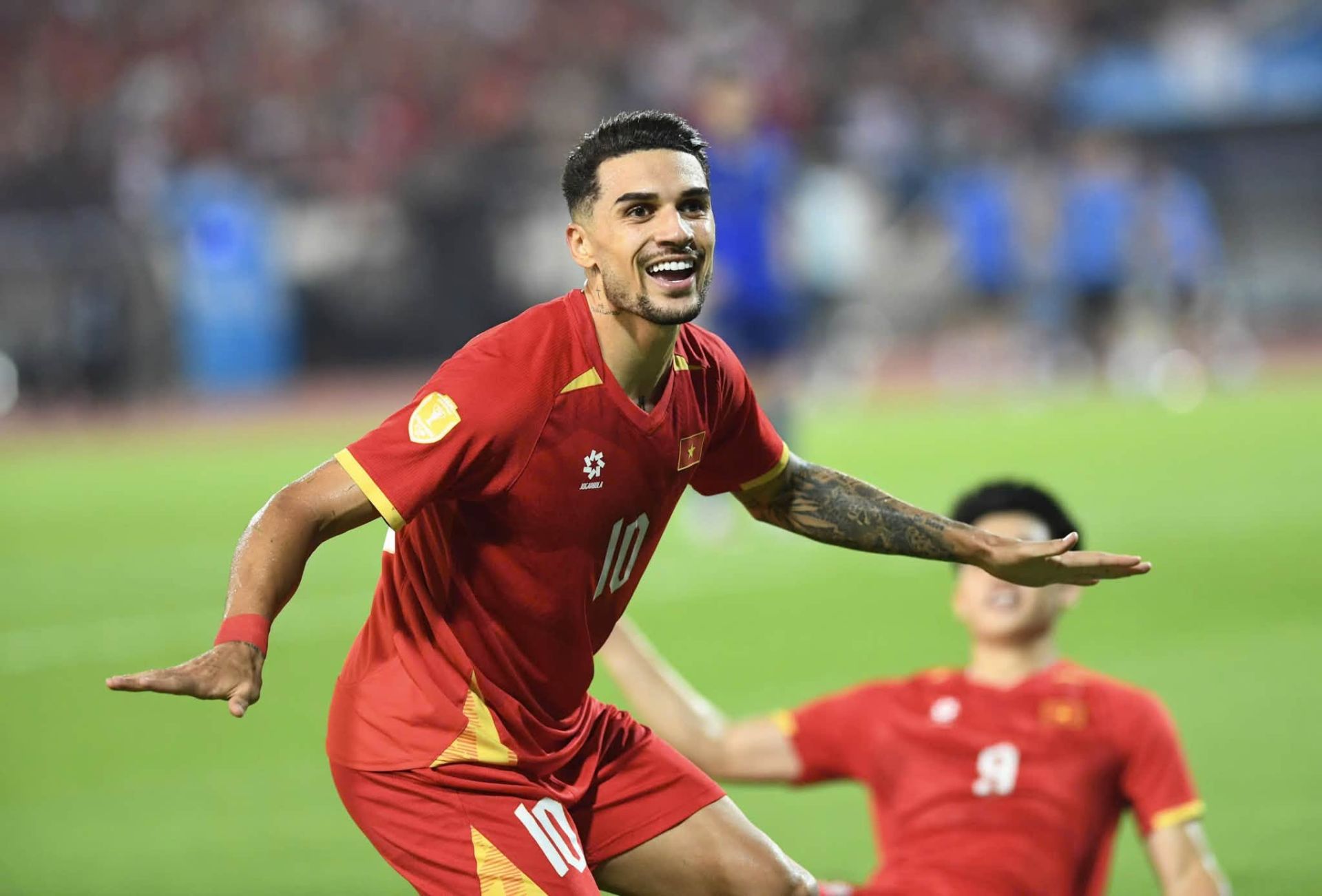 Ho&agrave;ng H&ecirc;n ăn mừng b&agrave;n thắng gỡ h&ograve;a 1-1 cho tuyển Việt Nam.