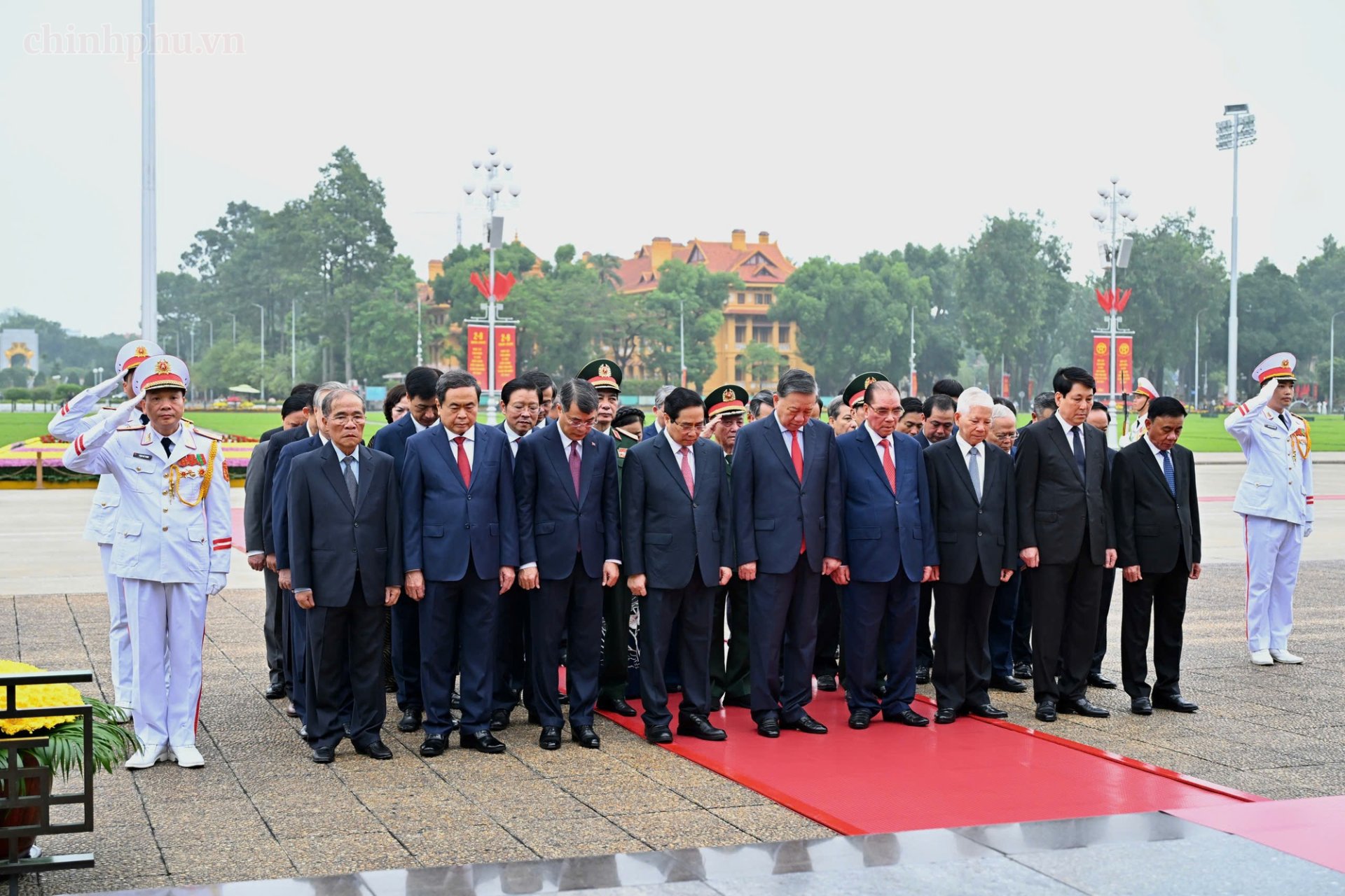 C&aacute;c đồng ch&iacute; l&atilde;nh đạo, nguy&ecirc;n l&atilde;nh đạo Đảng, Nh&agrave; nước tưởng nhớ Chủ tịch Hồ Ch&iacute; Minh.