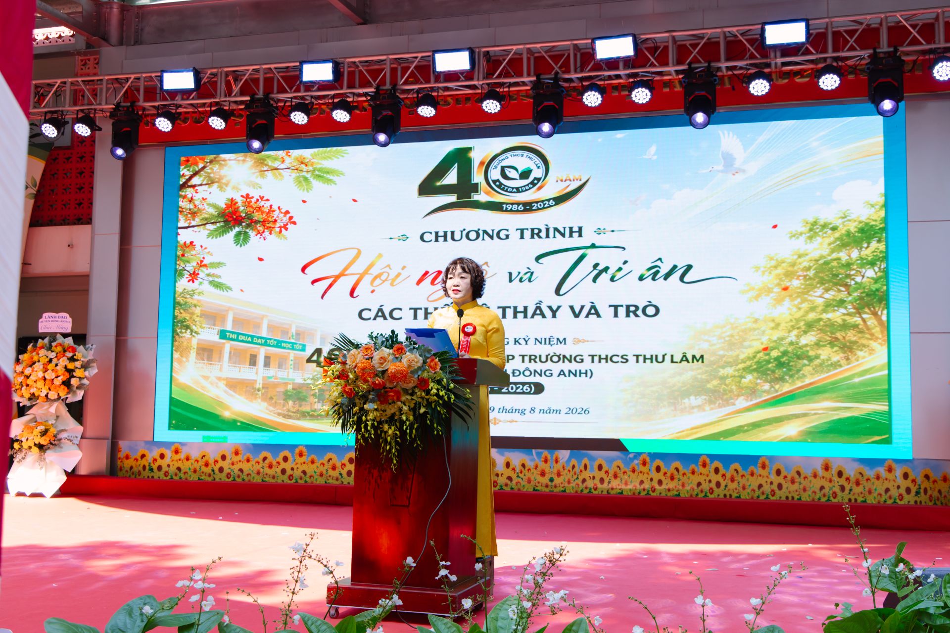 Nh&agrave; gi&aacute;o Nguyễn Thị B&iacute;ch V&acirc;n - B&iacute; thư Chi bộ, Hiệu trưởng trường THCS Thư L&acirc;m ph&aacute;t biểu tại chương tr&igrave;nh.