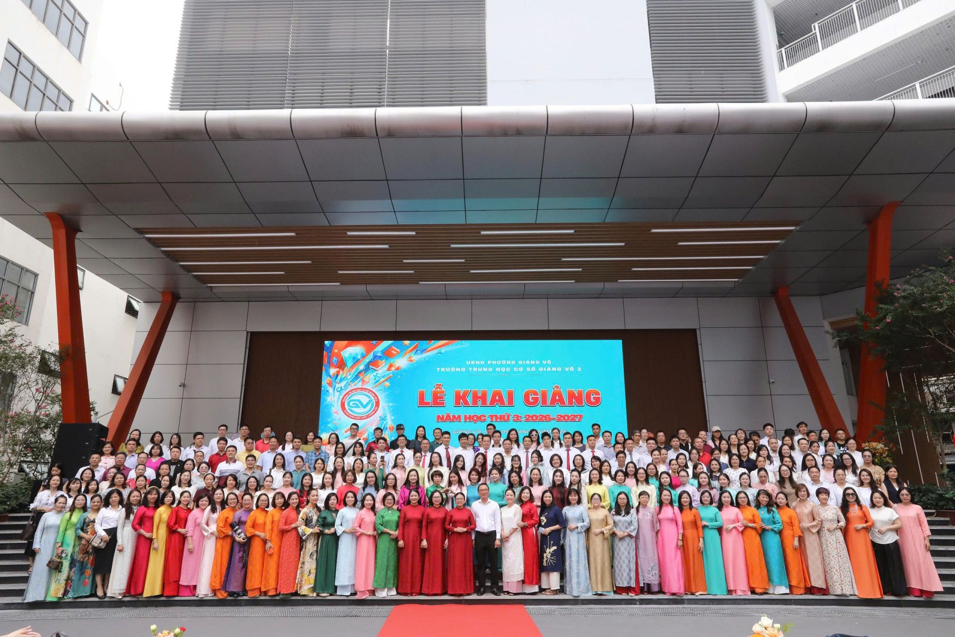 Tập thể c&aacute;n bộ, gi&aacute;o vi&ecirc;n trường THCS Giảng V&otilde; 2.