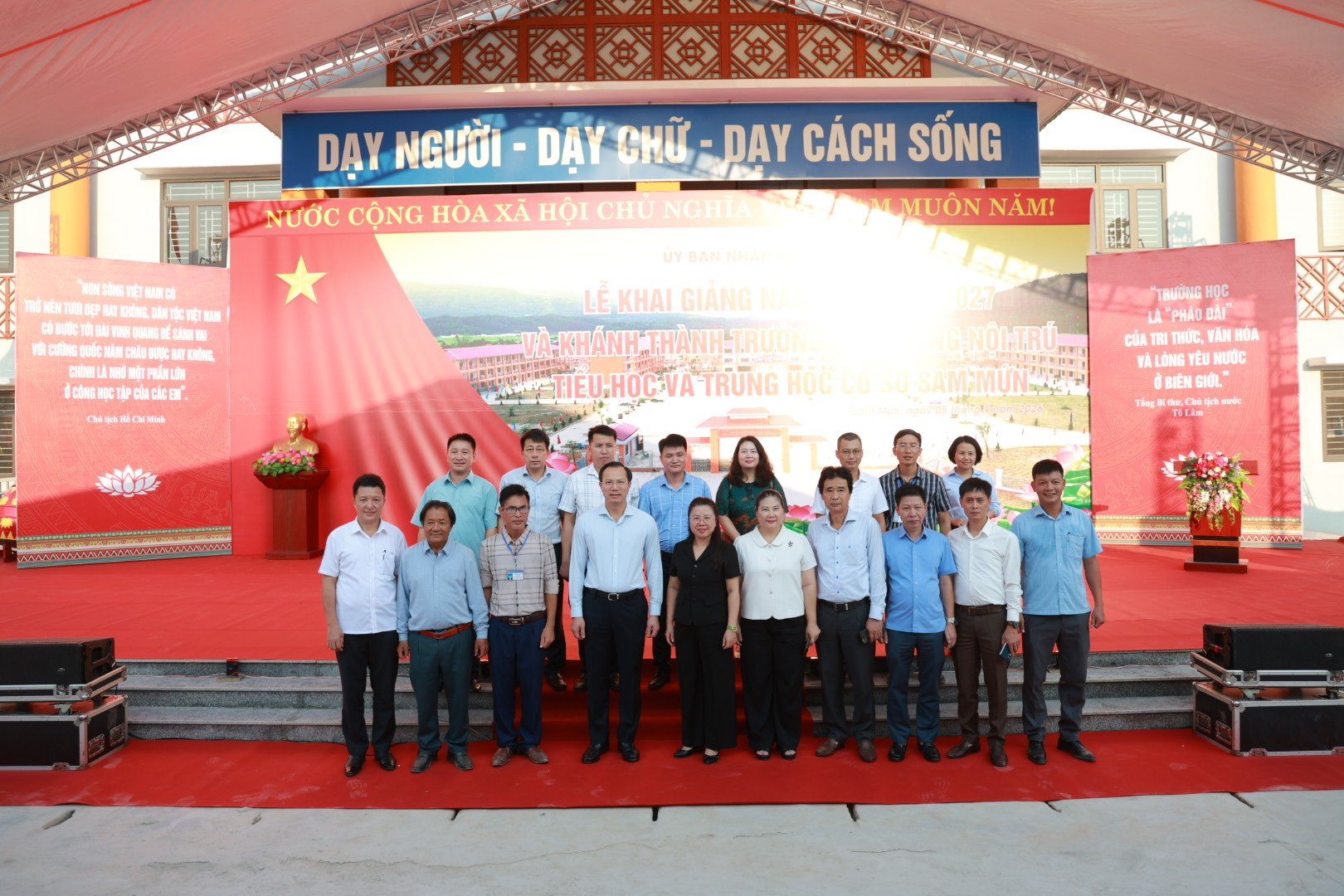 Đo&agrave;n c&ocirc;ng t&aacute;c của Bộ Gi&aacute;o dục v&agrave; Đ&agrave;o tạo do Thứ trưởng Đo&agrave;n Trung Ki&ecirc;n dẫn đầu thăm, l&agrave;m việc tại trường Phổ th&ocirc;ng nội tr&uacute; Tiểu học v&agrave; Trung học cơ sở Sam Mứn.