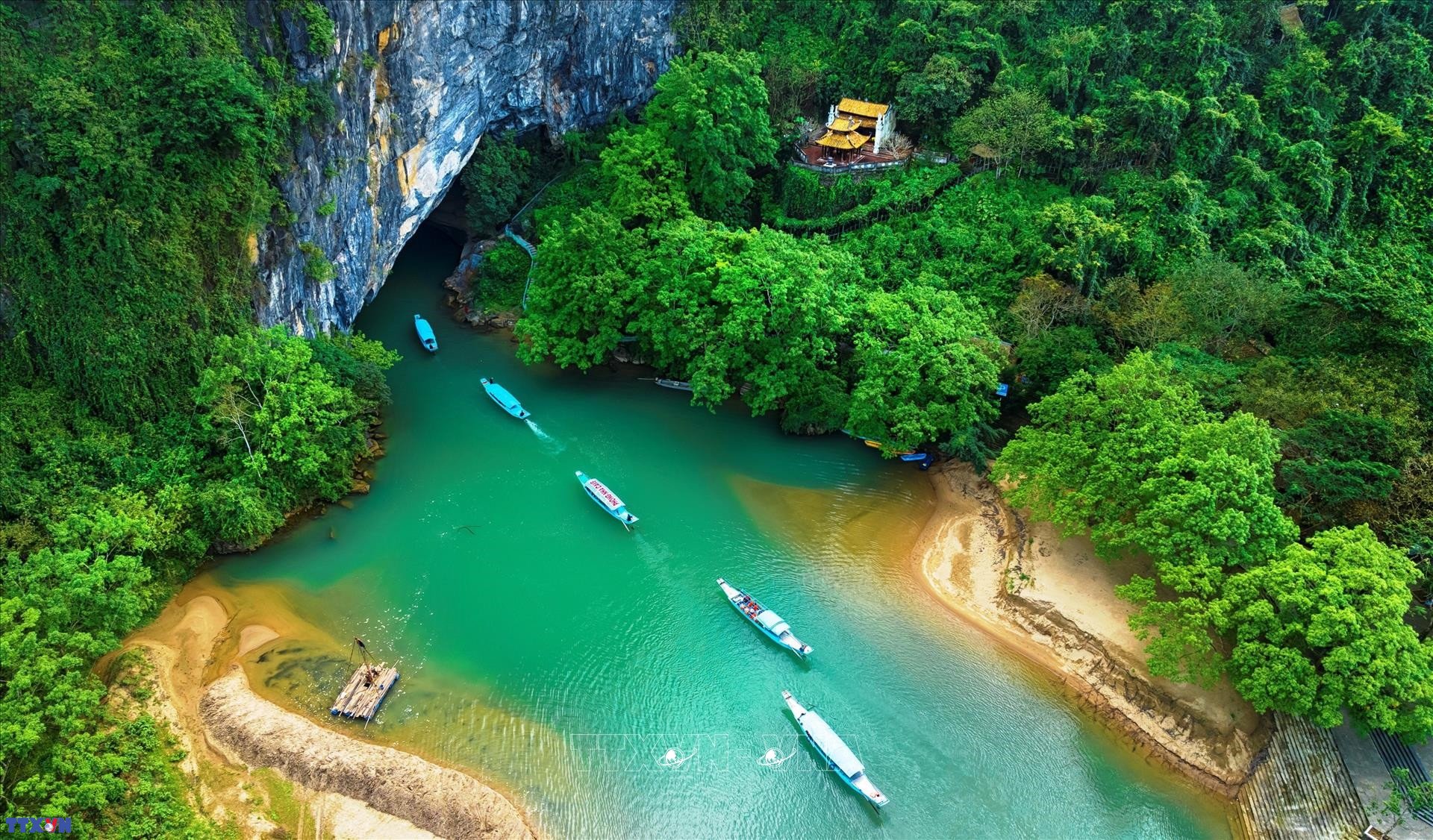 Cảnh quan Phong Nha - Kẻ B&agrave;ng. 
