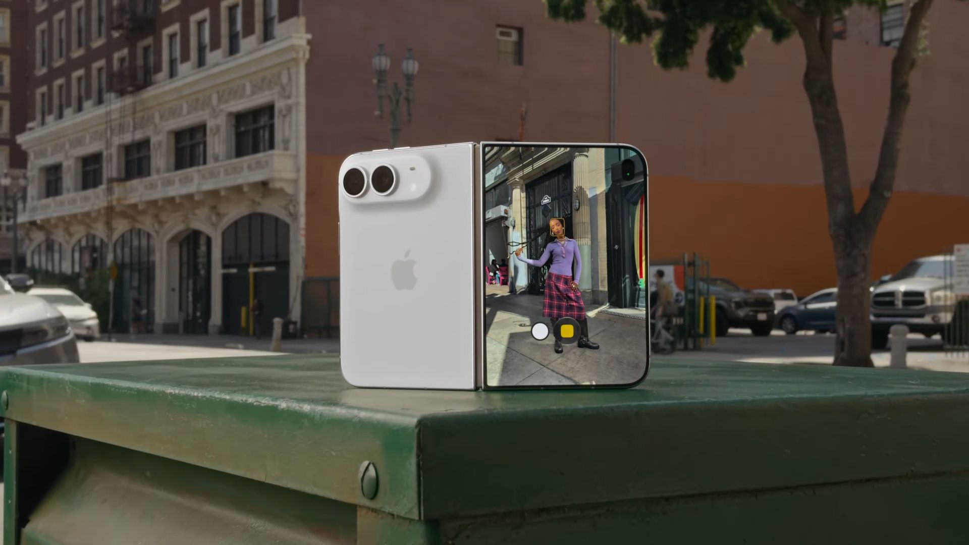 Người d&ugrave;ng Việt c&oacute; thể đặt trước iPhone Duo từ ng&agrave;y 16/10.