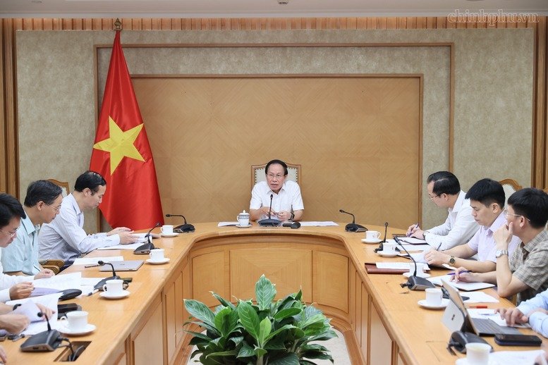 Ph&oacute; Thủ tướng L&ecirc; Tiến Ch&acirc;u chủ tr&igrave; cuộc họp.