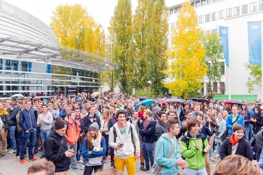 Sinh vi&ecirc;n Đại học Kỹ thuật Munich. (Ảnh: Fanpage trường)