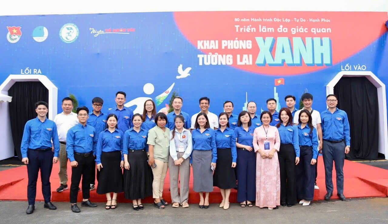Chị Huyền Trang t&iacute;ch cực tham gia c&aacute;c hoạt động của 