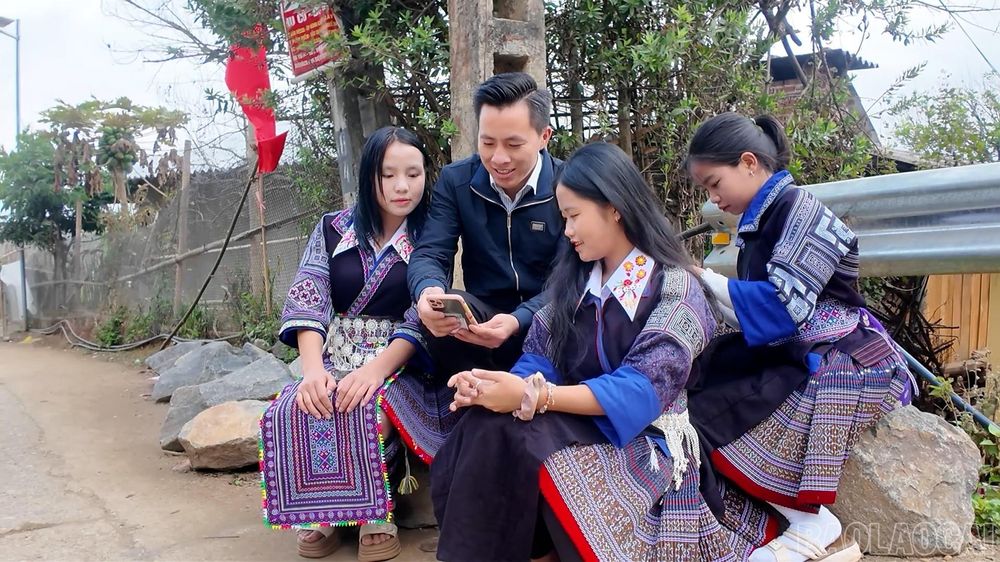 Chuyển đổi số được đưa đến gần hơn với người d&acirc;n, thanh thiếu nhi ở nhiều địa b&agrave;n, trong đ&oacute; c&oacute; v&ugrave;ng đồng b&agrave;o d&acirc;n tộc thiểu số.