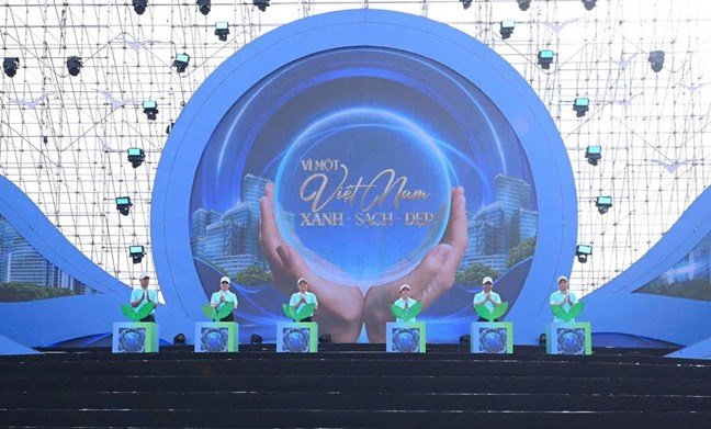 C&aacute;c hoạt động cộng đồng g&oacute;p phần lan tỏa th&ocirc;ng điệp x&acirc;y dựng Việt Nam xanh - sạch - đẹp.