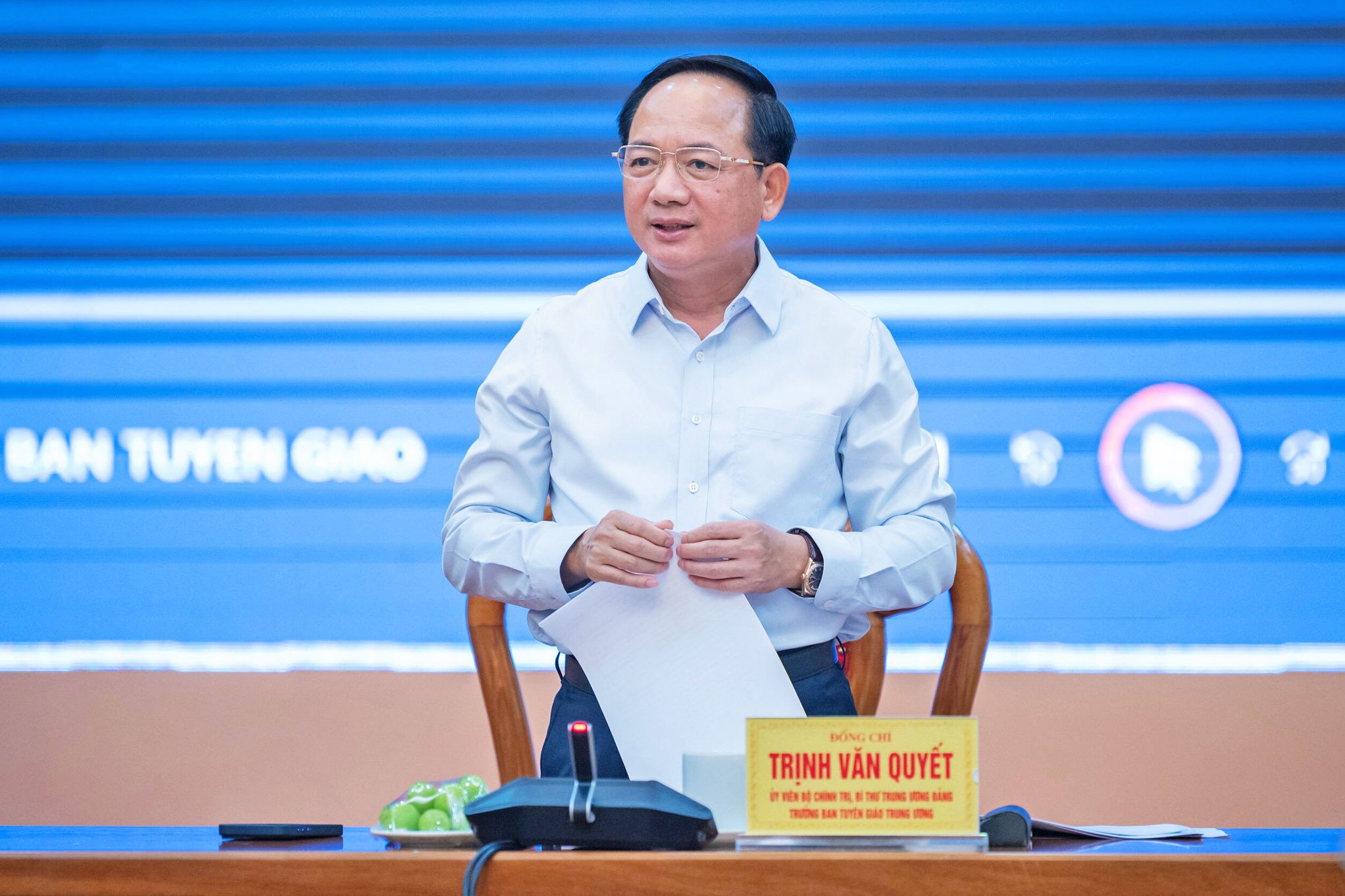 B&aacute;c Trịnh Văn Quyết - Ủy vi&ecirc;n Bộ Ch&iacute;nh trị, B&iacute; thư Trung ương Đảng, Trưởng Ban Tuy&ecirc;n gi&aacute;o Trung ương ph&aacute;t biểu tại buổi l&agrave;m việc.
