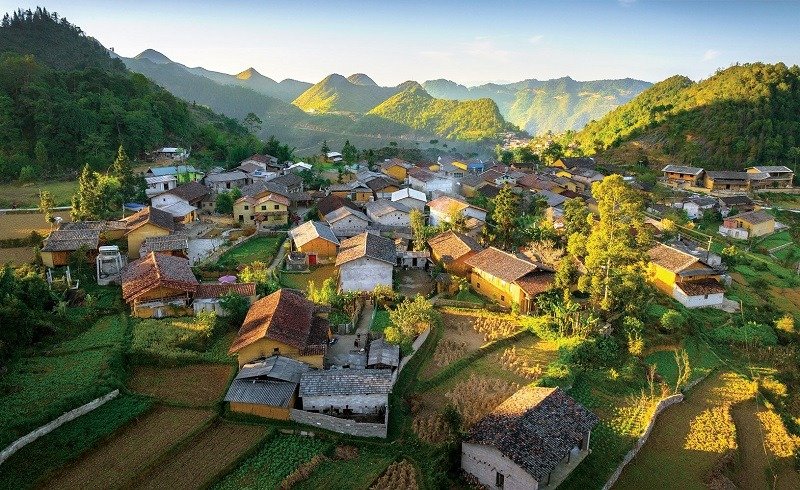 “Làng Du lịch tốt nhất thế giới” Lô Lô Chải đón nhận Huân chương Lao động hạng Ba