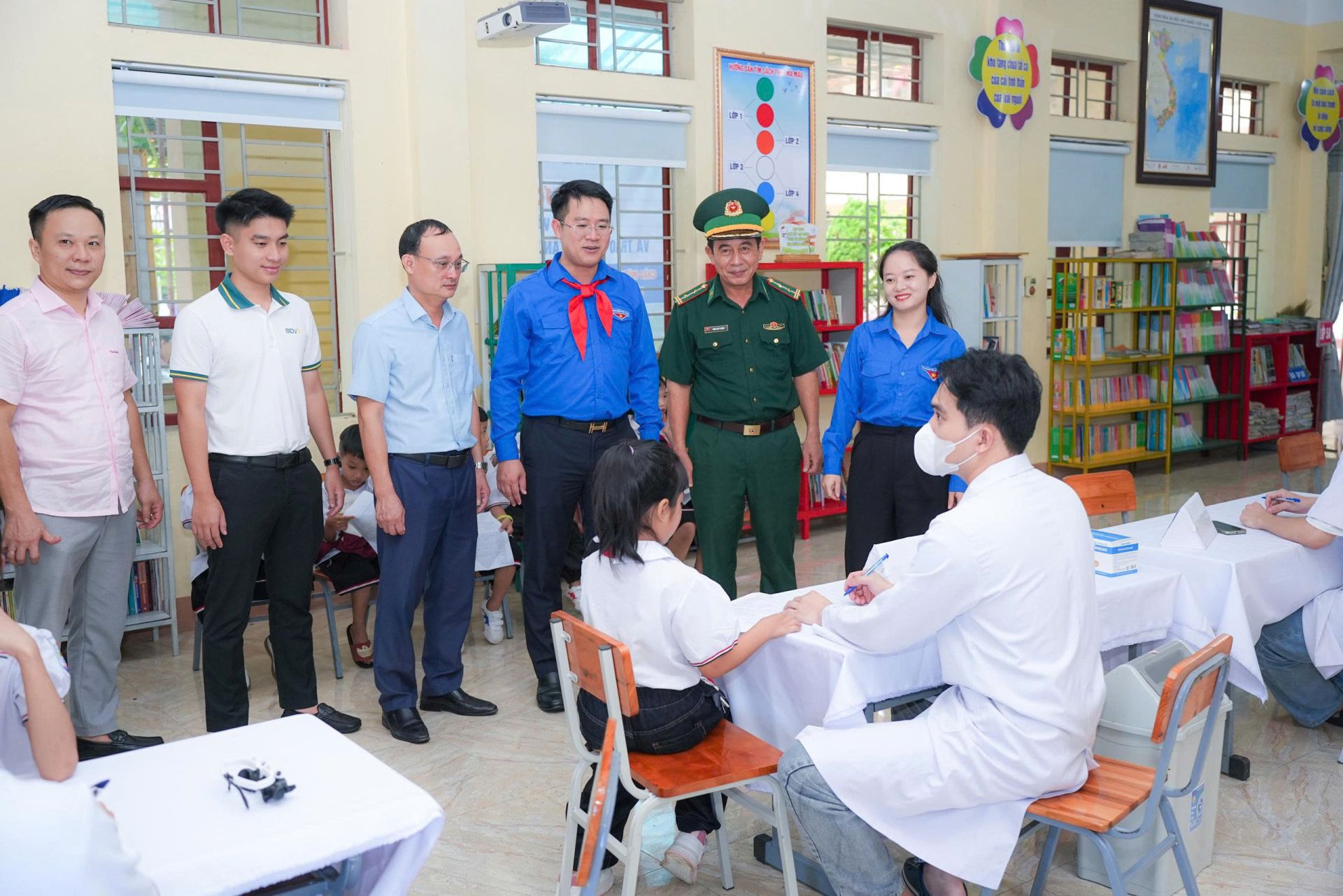 B&ecirc;n cạnh c&aacute;c hoạt động trải nghiệm, chương tr&igrave;nh c&ograve;n kh&aacute;m bệnh, tư vấn v&agrave; chăm s&oacute;c sức khỏe miễn ph&iacute; cũng được tổ chức d&agrave;nh cho thanh thiếu nhi tại địa phương.