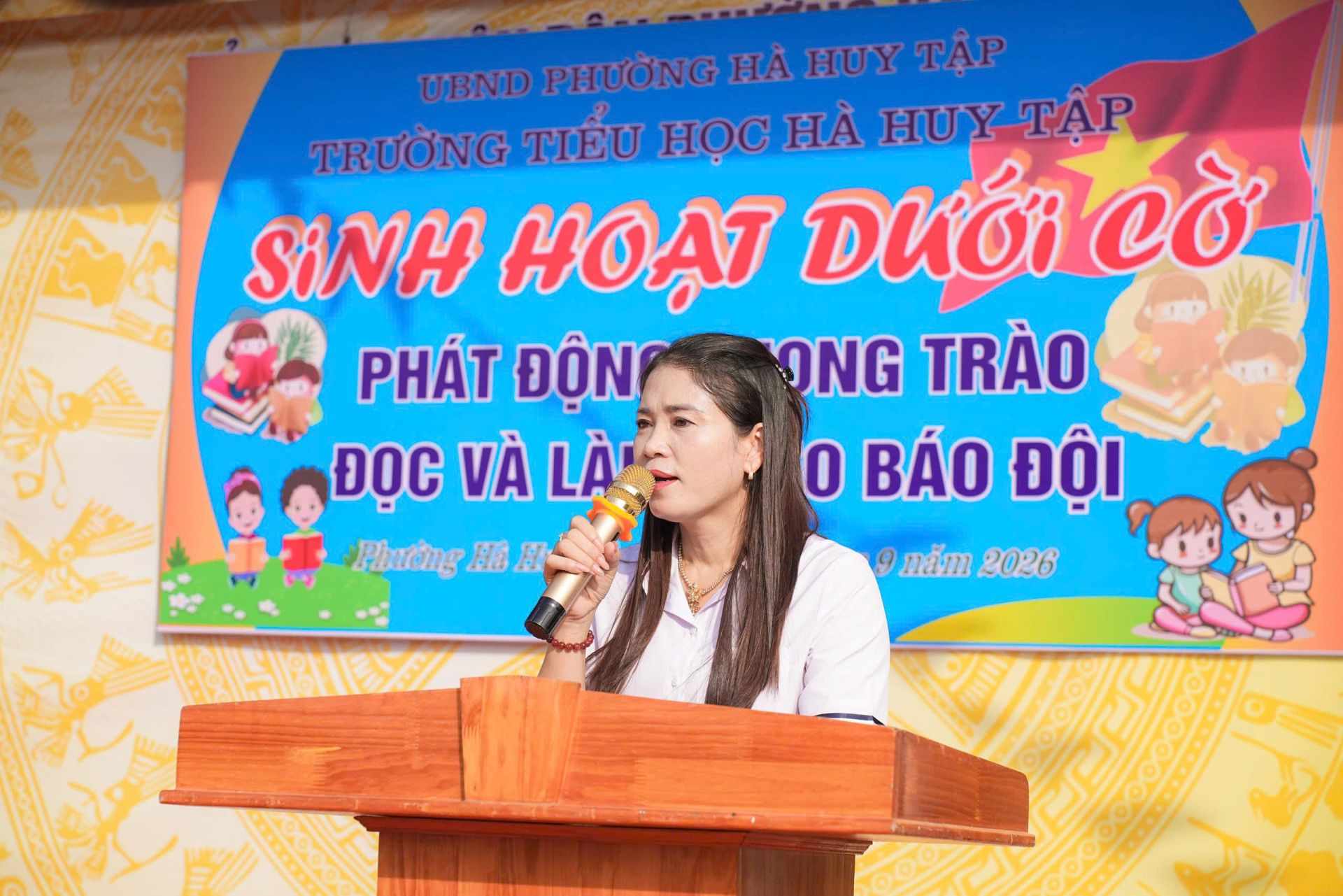 C&ocirc; gi&aacute;o L&ecirc; Thị Hương &ndash; Hiệu trưởng Trường Tiểu học H&agrave; Huy Tập 