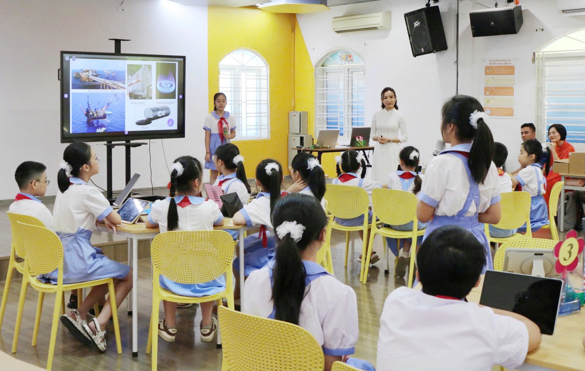 Ứng dụng c&ocirc;ng nghệ trong lớp học cần gắn với r&egrave;n luyện kỹ năng số, tư duy độc lập v&agrave; &yacute; thức li&ecirc;m ch&iacute;nh học thuật cho học sinh.
