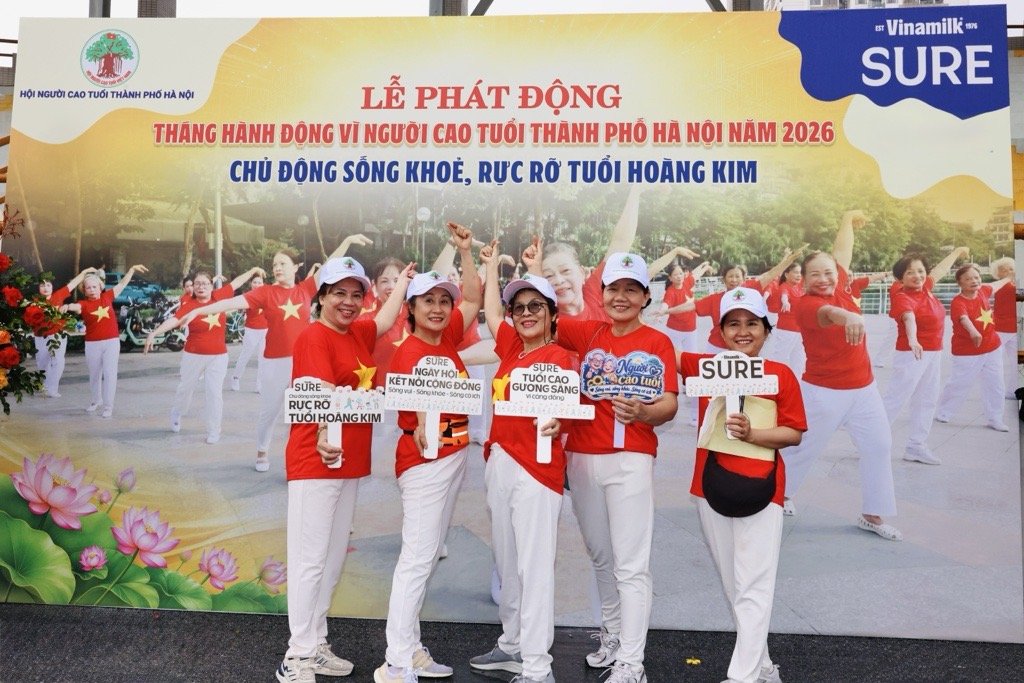 Người cao tuổi c&ugrave;ng Vinamilk Sure lan tỏa tinh thần chủ động sống khỏe, sống vui v&agrave; t&iacute;ch cực.