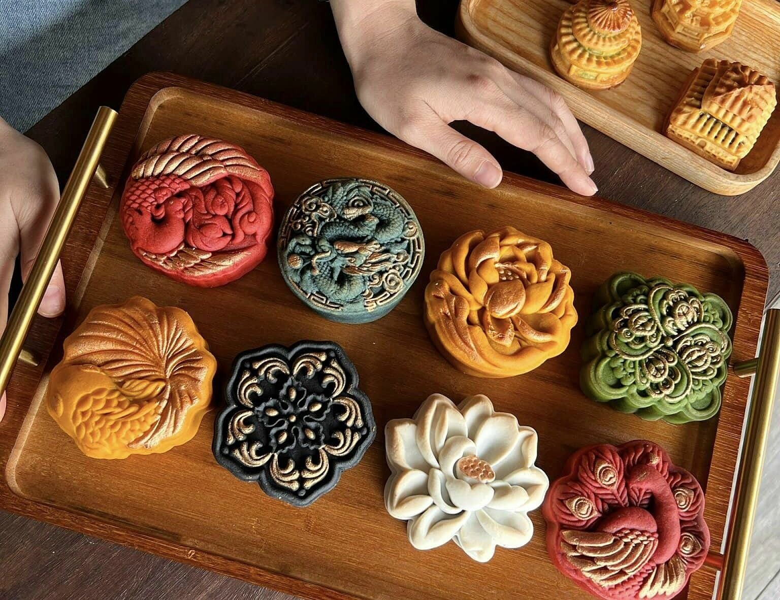 B&aacute;nh Trung thu ng&agrave;y c&agrave;ng đa dạng về m&agrave;u sắc, h&igrave;nh d&aacute;ng v&agrave; nguy&ecirc;n liệu, nhưng yếu tố nguồn gốc, th&agrave;nh phần v&agrave; hạn sử dụng vẫn cần được ưu ti&ecirc;n khi mua.