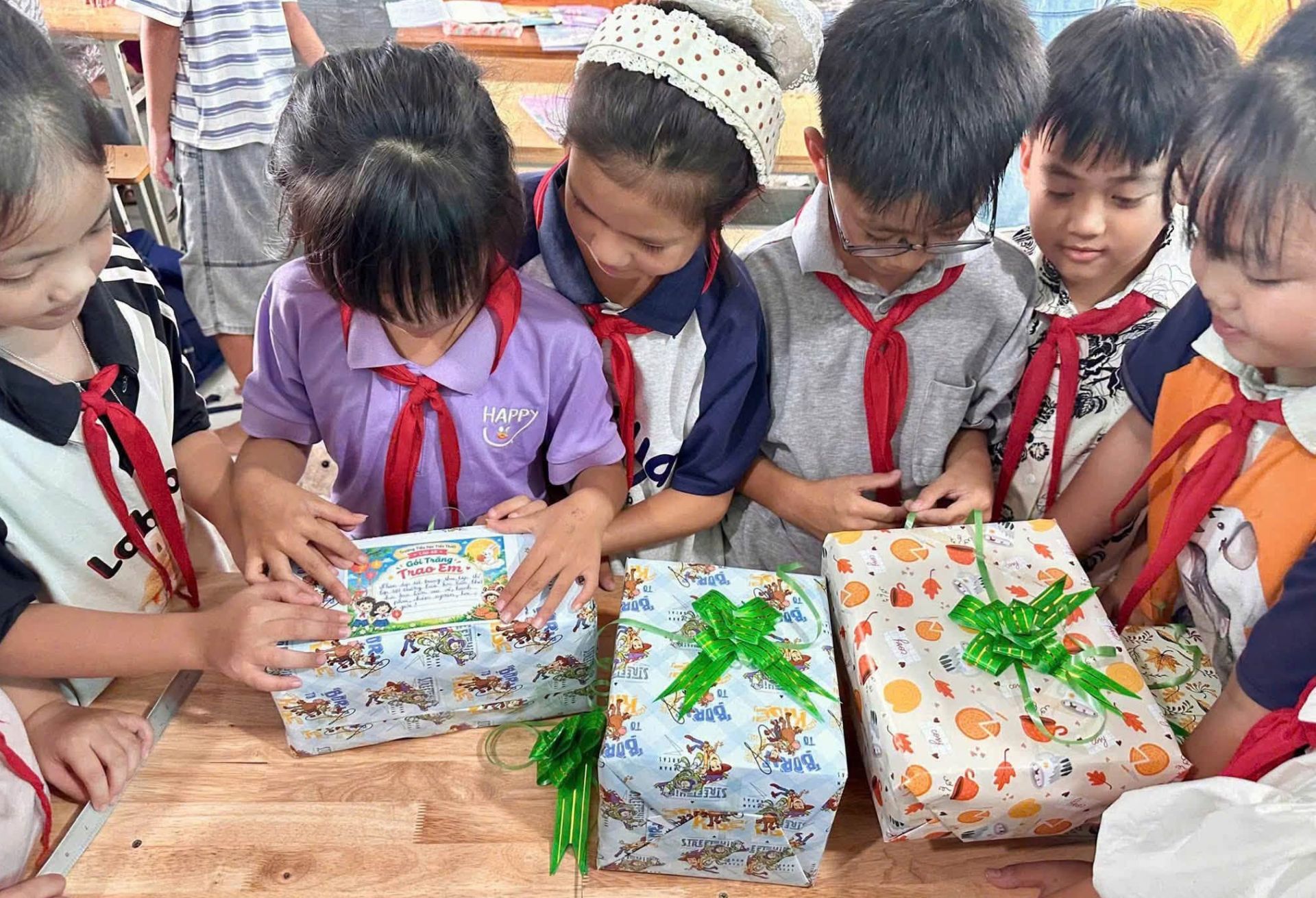 Chiến dịch kh&ocirc;ng chỉ mang đến niềm vui trong ng&agrave;y hội trăng rằm, m&agrave; c&ograve;n g&oacute;p phần chăm lo, đồng h&agrave;nh c&ugrave;ng thiếu nhi c&oacute; ho&agrave;n cảnh kh&oacute; khăn tại c&aacute;c x&atilde; bi&ecirc;n giới, để c&aacute;c em được đ&oacute;n một m&ugrave;a Trung thu ấm &aacute;p, vui tươi v&agrave; trọn vẹn hơn.