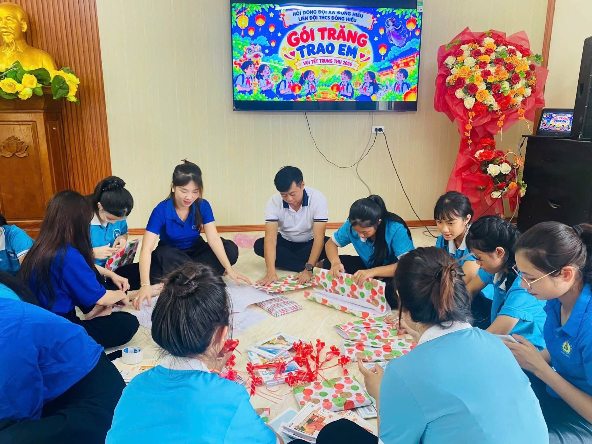 Từ những &ldquo;g&oacute;i trăng&rdquo; nhỏ b&eacute;, h&agrave;ng ngh&igrave;n y&ecirc;u thương được gửi về v&ugrave;ng bi&ecirc;n. Để &aacute;nh trăng Trung thu kh&ocirc;ng chỉ soi s&aacute;ng s&acirc;n trường, m&aacute;i nh&agrave;, m&agrave; c&ograve;n lan tỏa đến những bản l&agrave;ng nơi bi&ecirc;n cương Nghệ An.