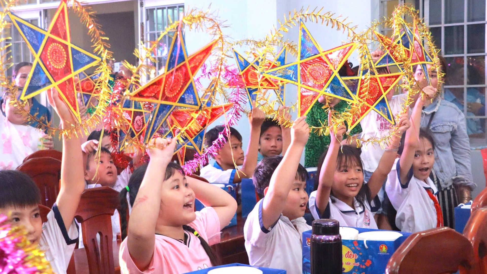 "Lồng đèn thắp sáng ước mơ" lan tỏa khắp vùng biên giới tỉnh Tây Ninh