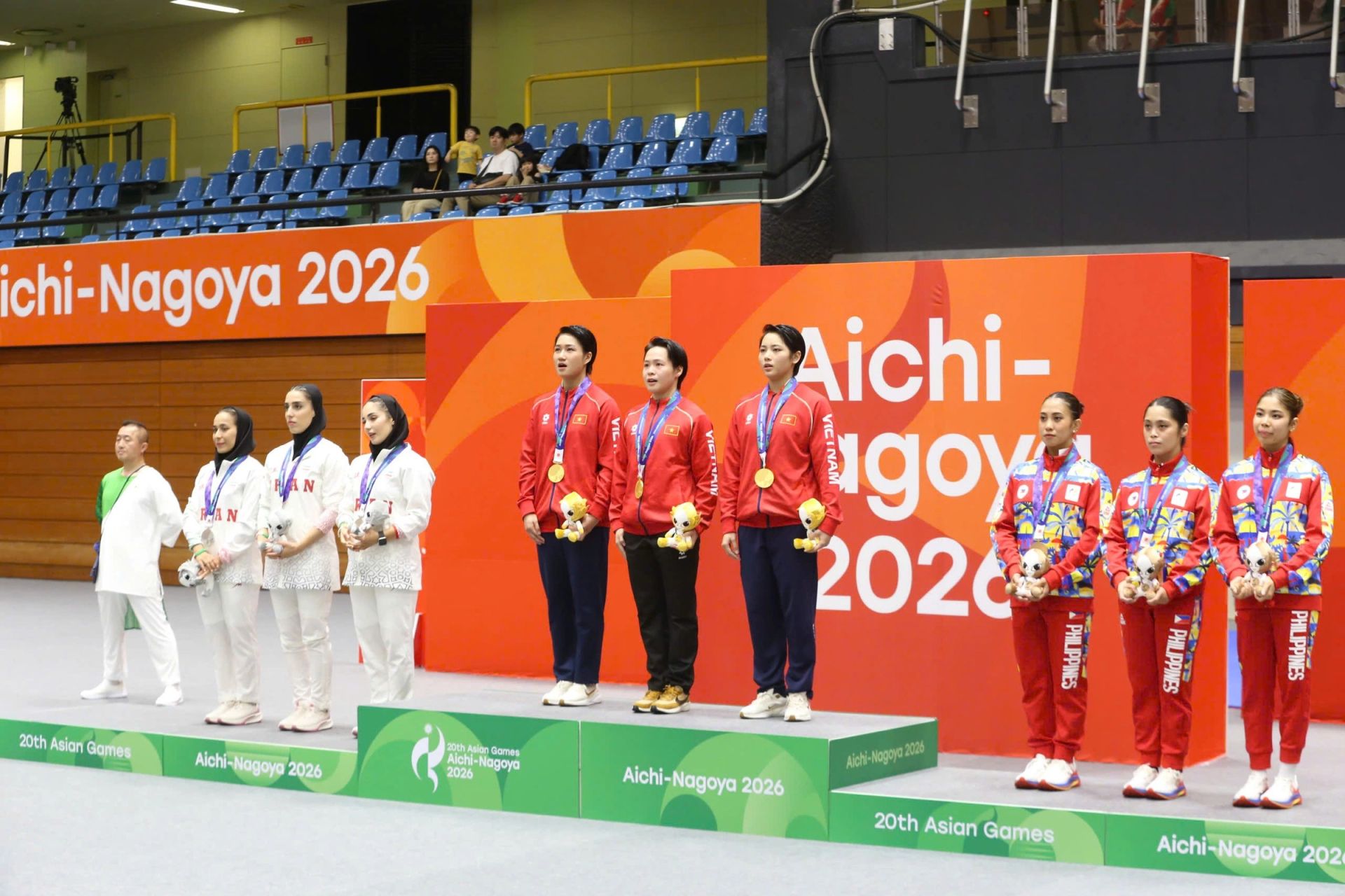 C&aacute;c v&otilde; sĩ của Việt Nam nhận HC v&agrave;ng.