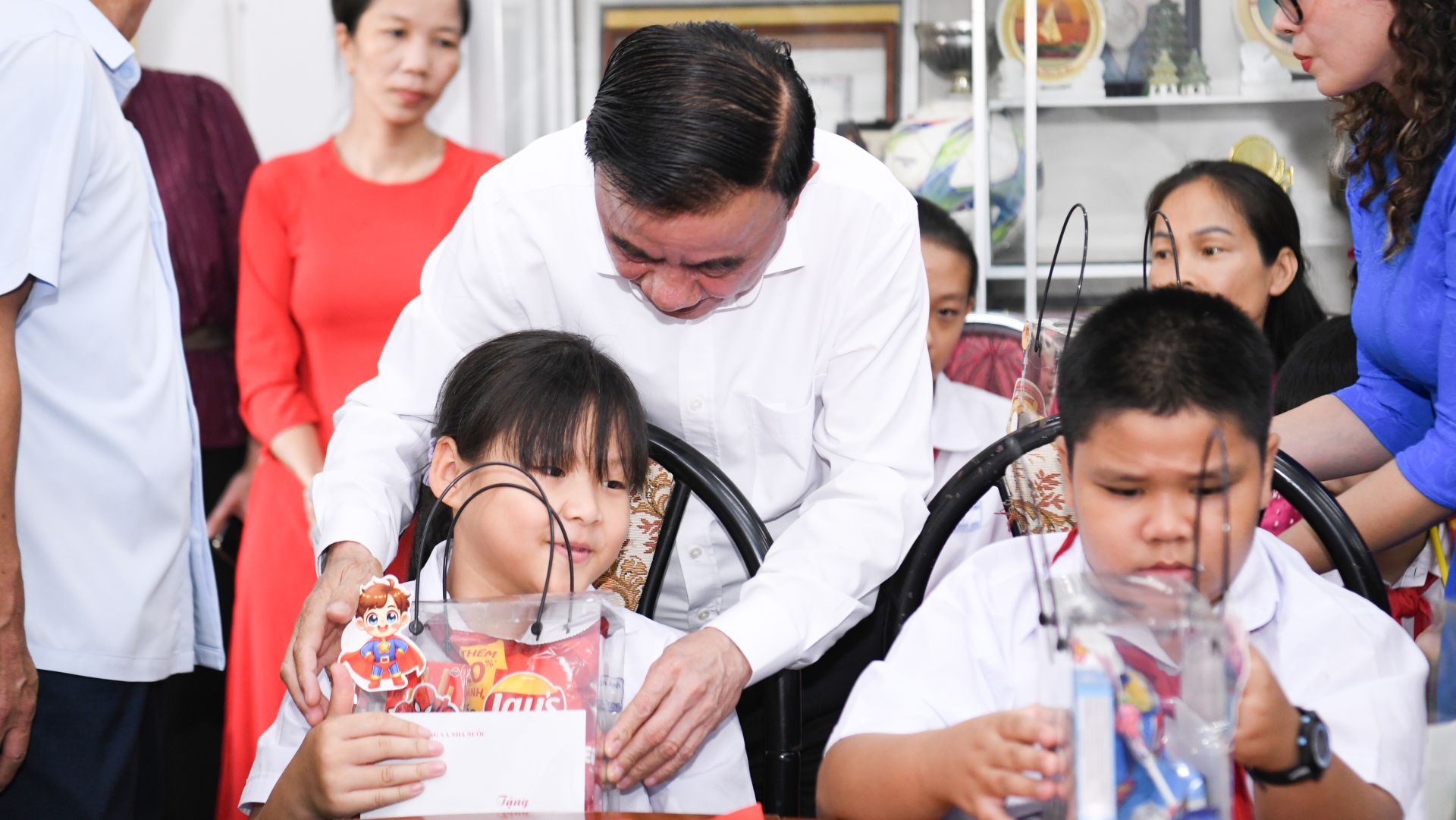 Thường trực Ban B&iacute; thư Trần Cẩm T&uacute; 
