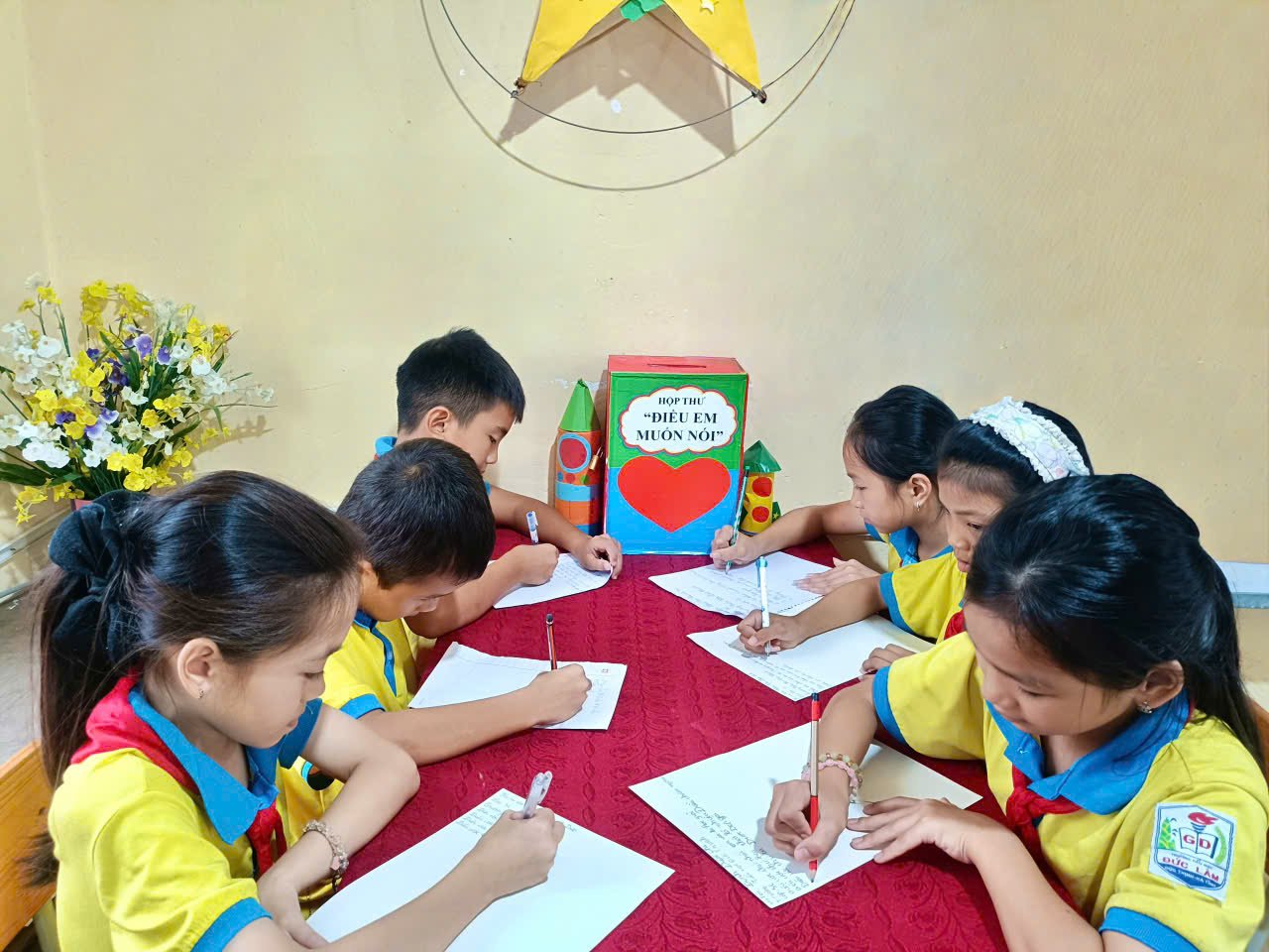 Mỗi tiếng n&oacute;i của c&aacute;c em đều được lắng nghe, thấu hiểu v&agrave; chia sẻ