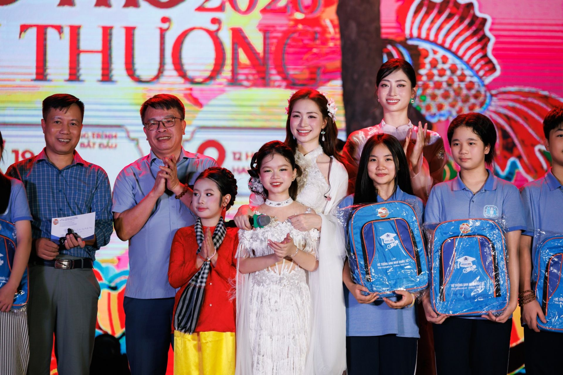 Kh&ocirc;ng kh&iacute; ấm &aacute;p tại chương tr&igrave;nh &ldquo;Trung Thu Y&ecirc;u Thương&rdquo; 2026 ở H&agrave; Nội, nơi c&aacute;c hoạt động nghệ thuật được kết nối với những phần qu&agrave; d&agrave;nh tặng thiếu nhi.