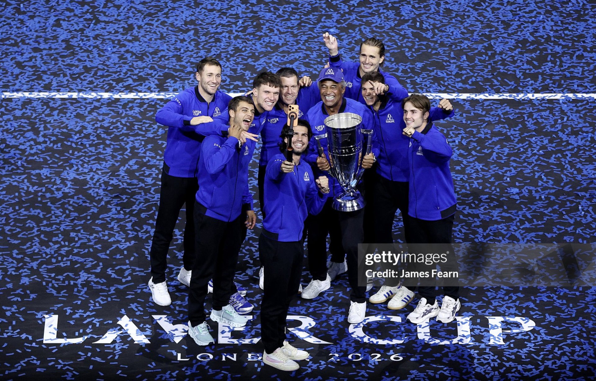 C&aacute;c ng&ocirc;i sao đội tuyển ch&acirc;u &Acirc;u ăn mừng chức v&ocirc; địch Laver Cup 2026.