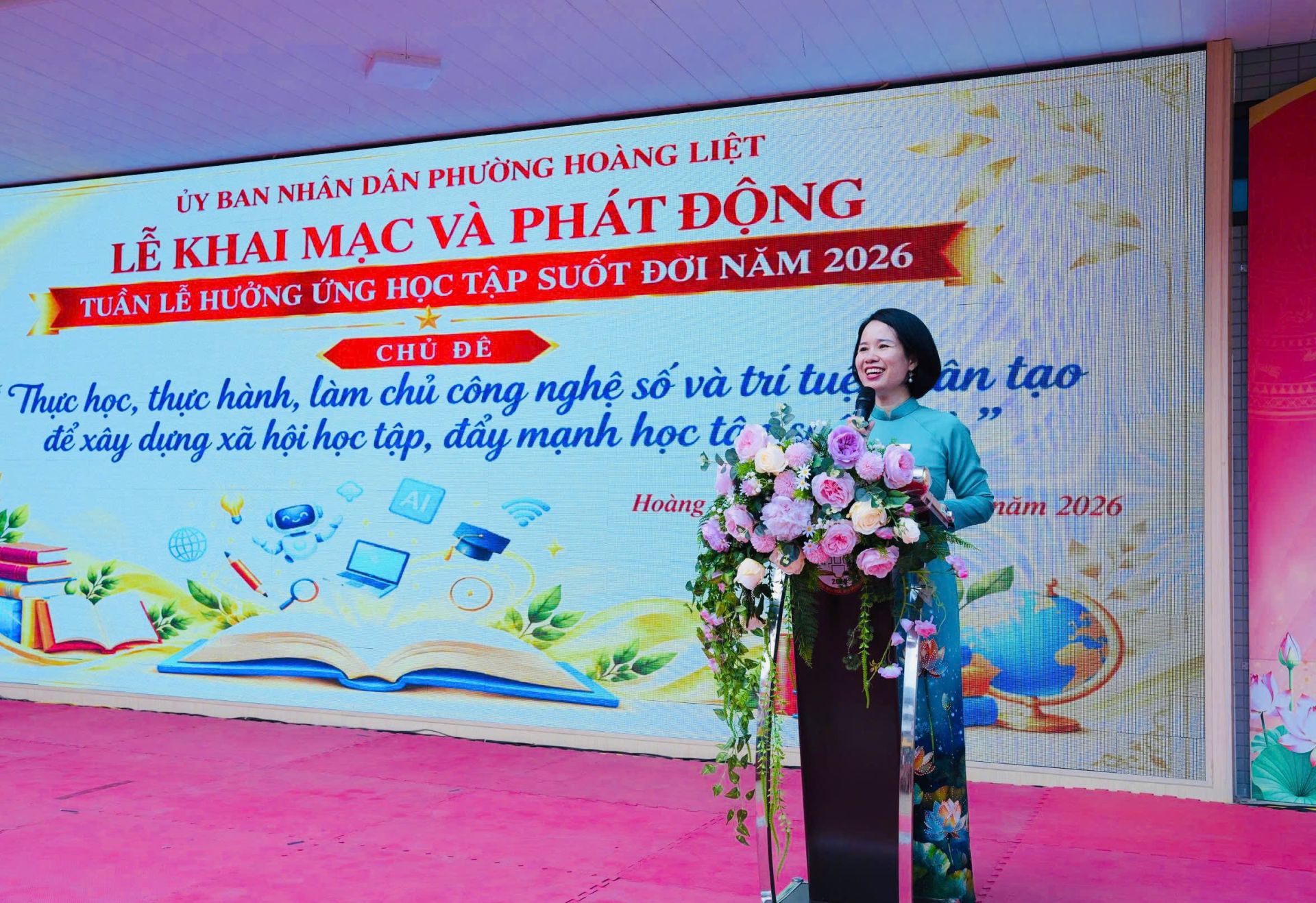 Nh&agrave; gi&aacute;o Nguyễn Thị Th&uacute;y Hường, B&iacute; thư Chi bộ, Hiệu trưởng trường Tiểu học B&ugrave;i Quốc Kh&aacute;i, lan tỏa th&ocirc;ng điệp về tinh thần tự học, chủ động kh&aacute;m ph&aacute; tri thức tới học sinh to&agrave;n trường. 