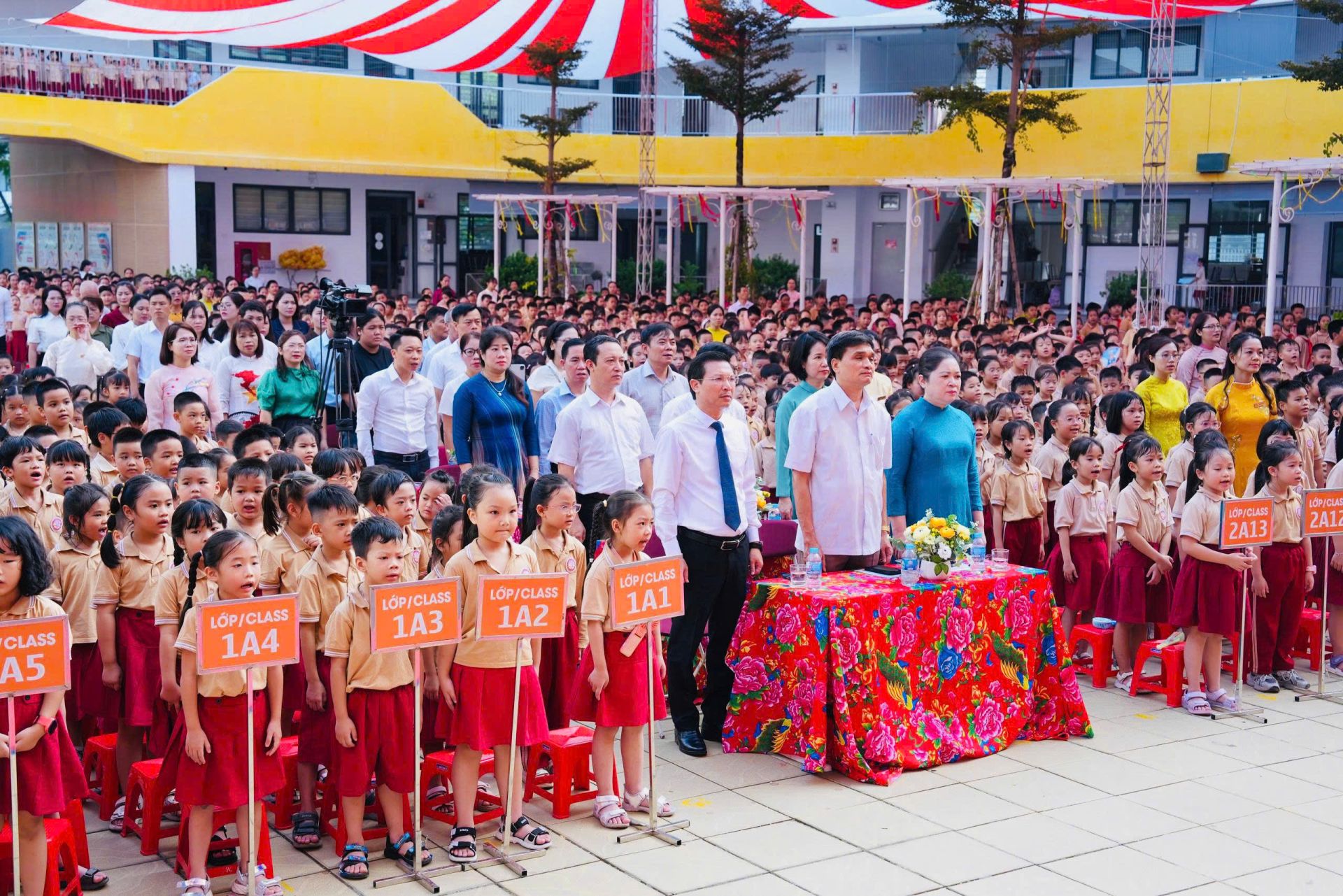Học sinh trường Tiểu học B&ugrave;i Quốc Kh&aacute;i h&agrave;o hứng tham gia Lễ ph&aacute;t động Tuần lễ hưởng ứng học tập suốt đời năm 2026.