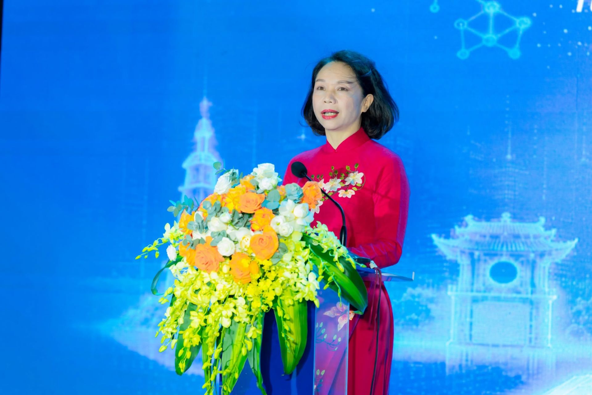 B&aacute;c Vũ Thu H&agrave;, Ph&oacute; Chủ tịch UBND th&agrave;nh phố H&agrave; Nội ph&aacute;t biểu khai mạc Hội s&aacute;ch H&agrave; Nội 2026.