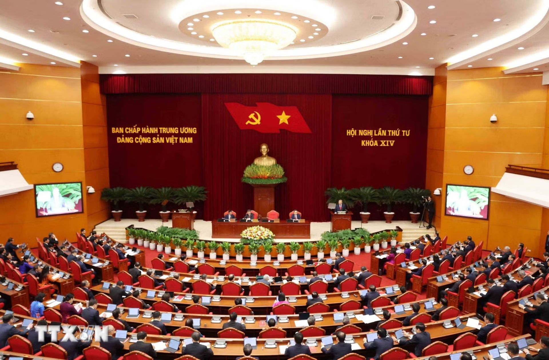 Phi&ecirc;n Khai mạc Hội nghị lần thứ tư Ban Chấp h&agrave;nh Trung ương Đảng kh&oacute;a XIV. (Ảnh: Phương Hoa/TTXVN)