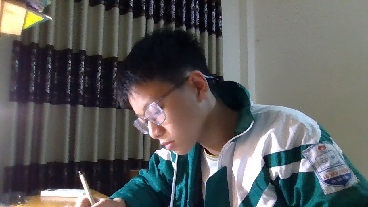 Bạn Phan Nhật B&aacute;ch chỉ t&igrave;m đến AI sau khi đ&atilde; tự suy nghĩ v&agrave; l&agrave;m b&agrave;i. 