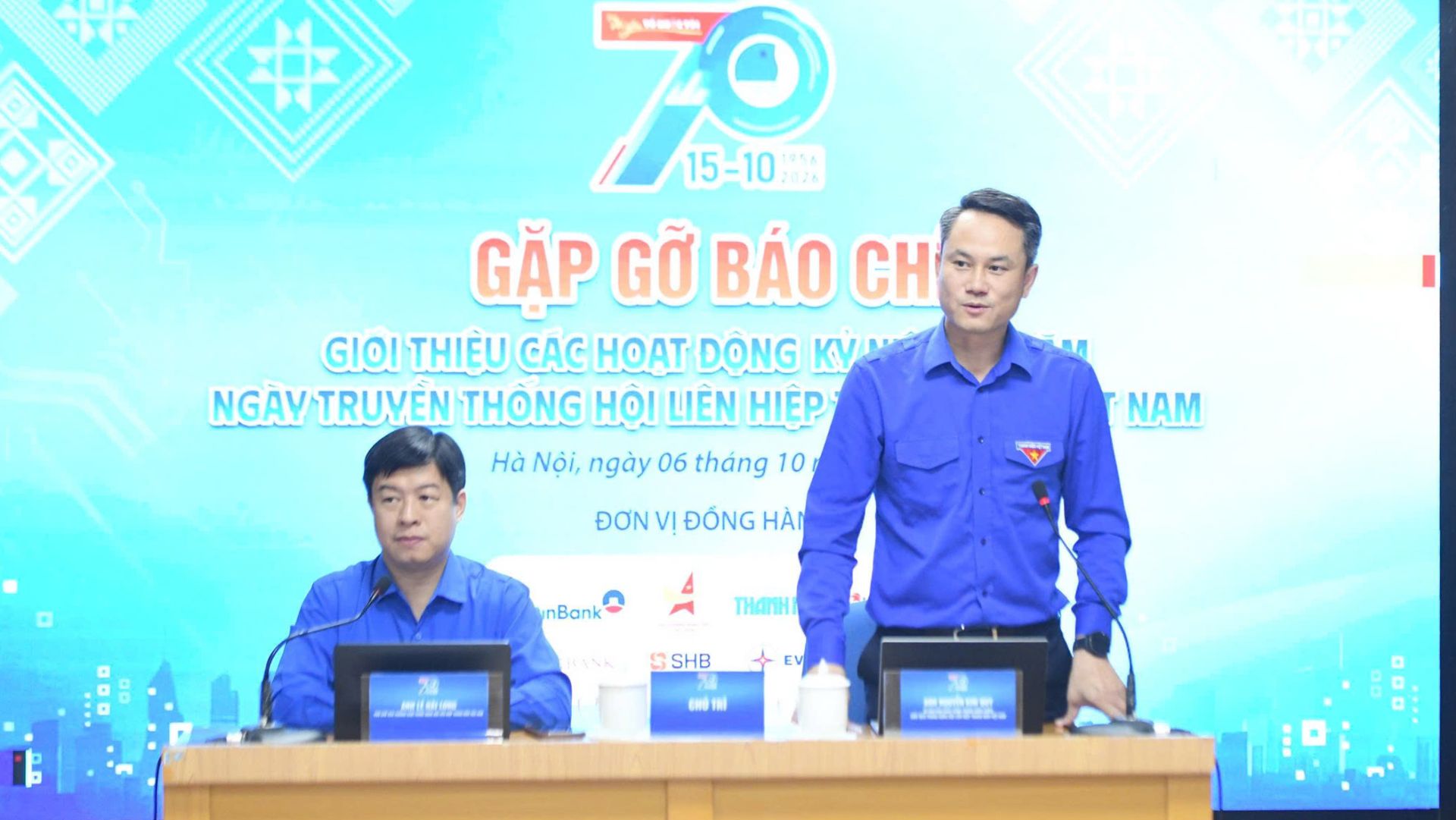 Anh Nguyễn Kim Quy v&agrave; anh L&ecirc; Hải Long chủ tr&igrave; chương tr&igrave;nh.