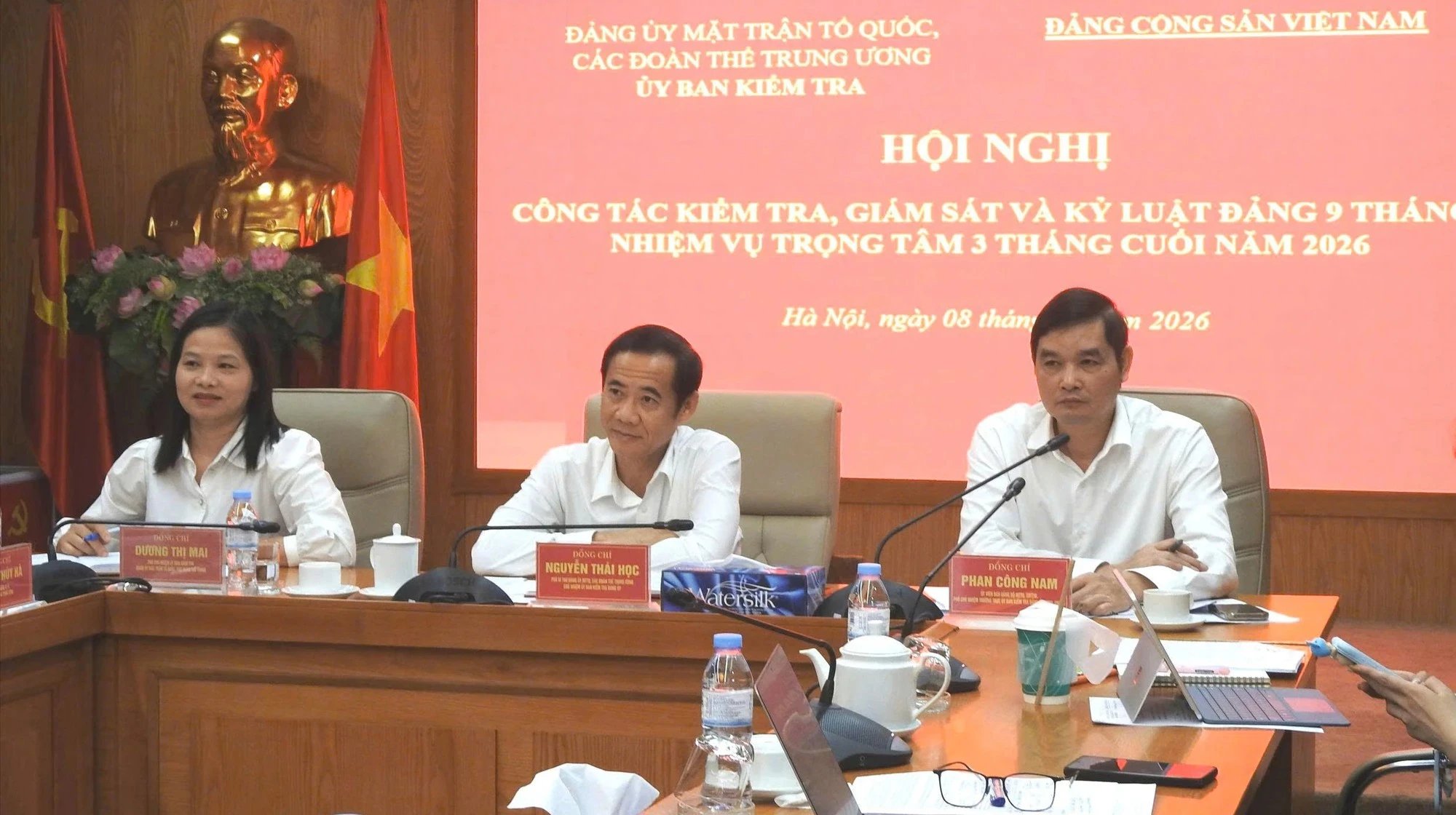 C&aacute;c đại biểu chủ tr&igrave; hội nghị. (Ảnh: MTTQ Việt Nam)