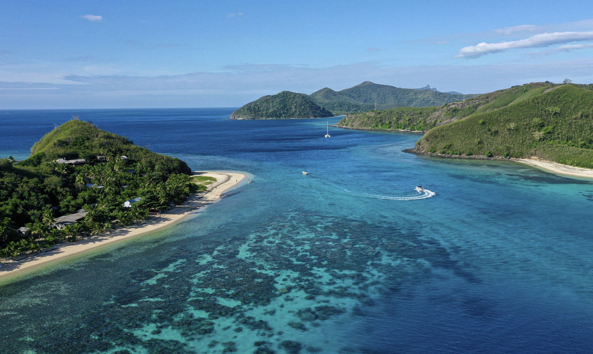 Fiji &ndash; 94,86 điểm. Đứng đầu Australia v&agrave; Nam Th&aacute;i B&igrave;nh Dương, Fiji sở hữu hơn 300 h&ograve;n đảo, hấp dẫn du kh&aacute;ch bởi b&atilde;i c&aacute;t trắng, những v&ugrave;ng biển đẹp v&agrave; hoạt động thể thao dưới nước.