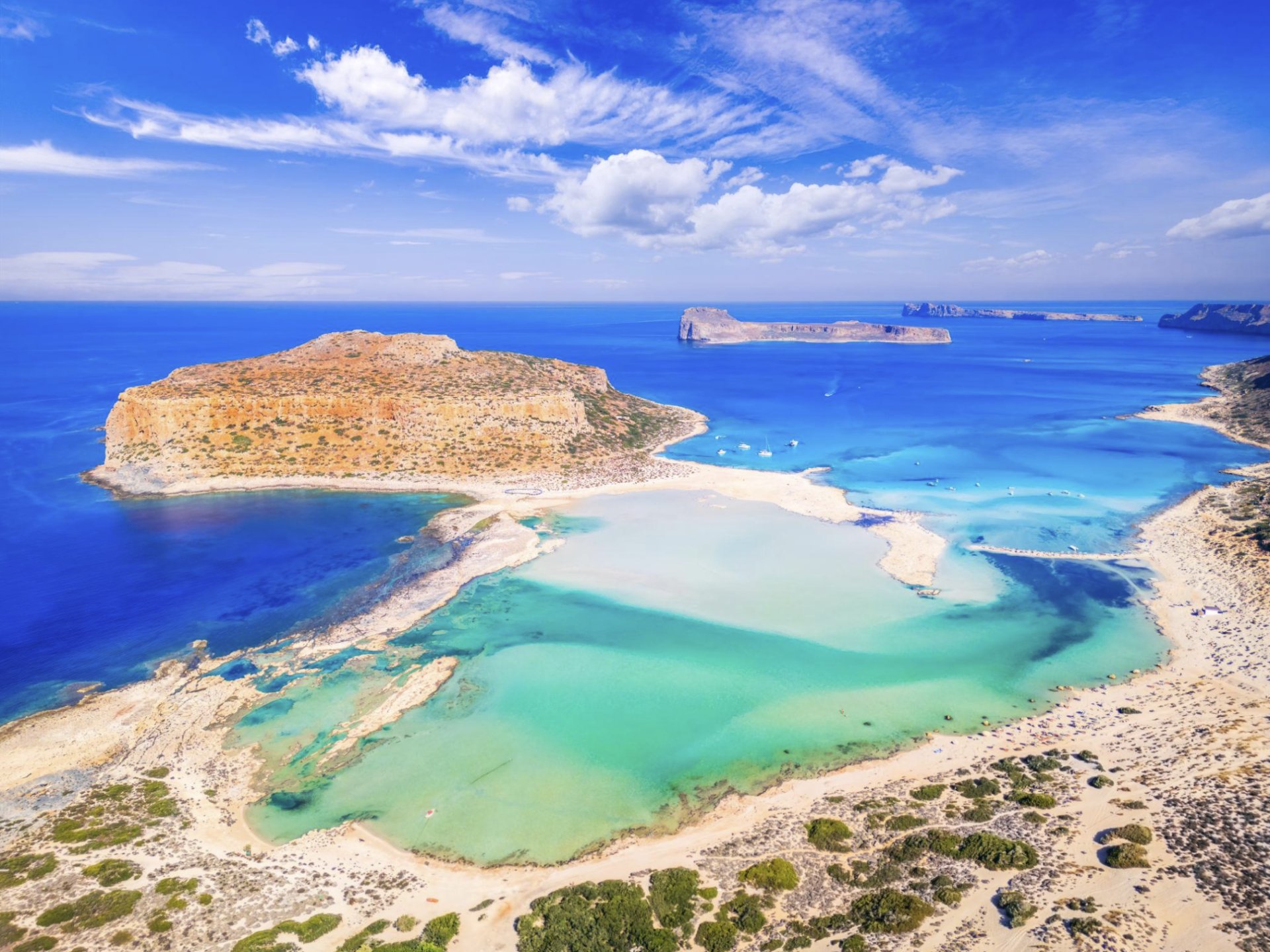 Crete &ndash; 92,19 điểm. Dẫn đầu ch&acirc;u &Acirc;u, Crete g&acirc;y ấn tượng bởi những b&atilde;i biển Địa Trung Hải, cảnh quan thi&ecirc;n nhi&ecirc;n, c&aacute;c ng&ocirc;i l&agrave;ng v&agrave; nền văn h&oacute;a ẩm thực đặc sắc.