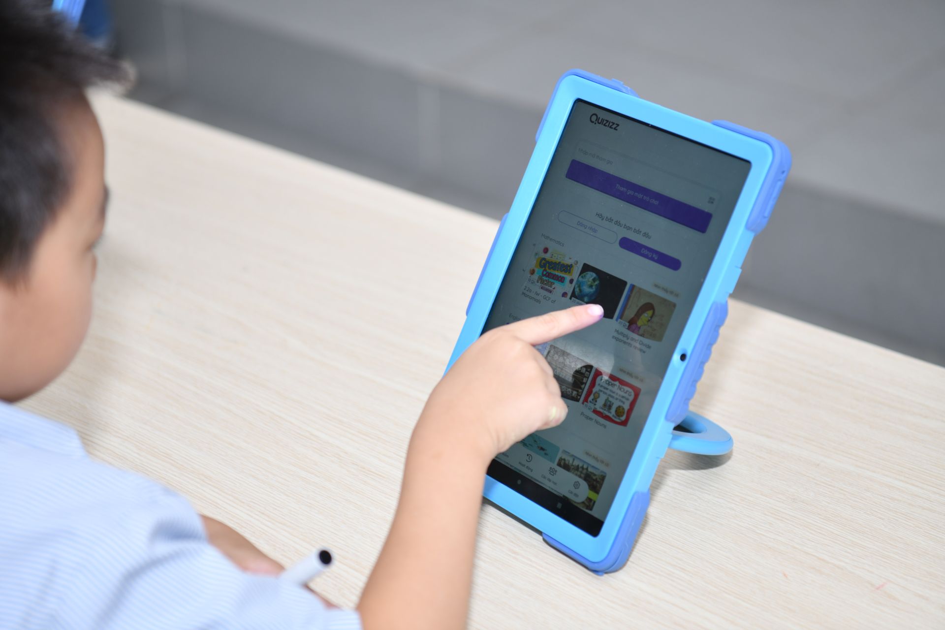 Trẻ em cần được trang bị kỹ năng sử dụng mạng Internet.