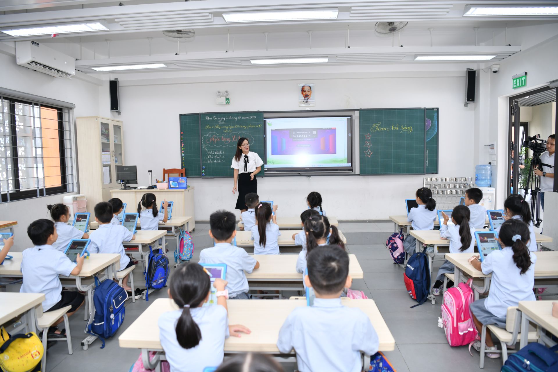 Trang bị kỹ năng số cho học sinh đ&atilde; được đưa v&agrave;o trường học.