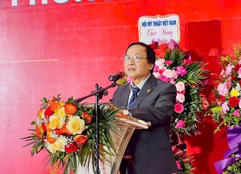 Nh&agrave; đi&ecirc;u khắc Nguyễn Xu&acirc;n Thủy, Chủ tịch Hội Mỹ thuật H&agrave; Nội ph&aacute;t biểu. (Ảnh: Thủy Đặng)