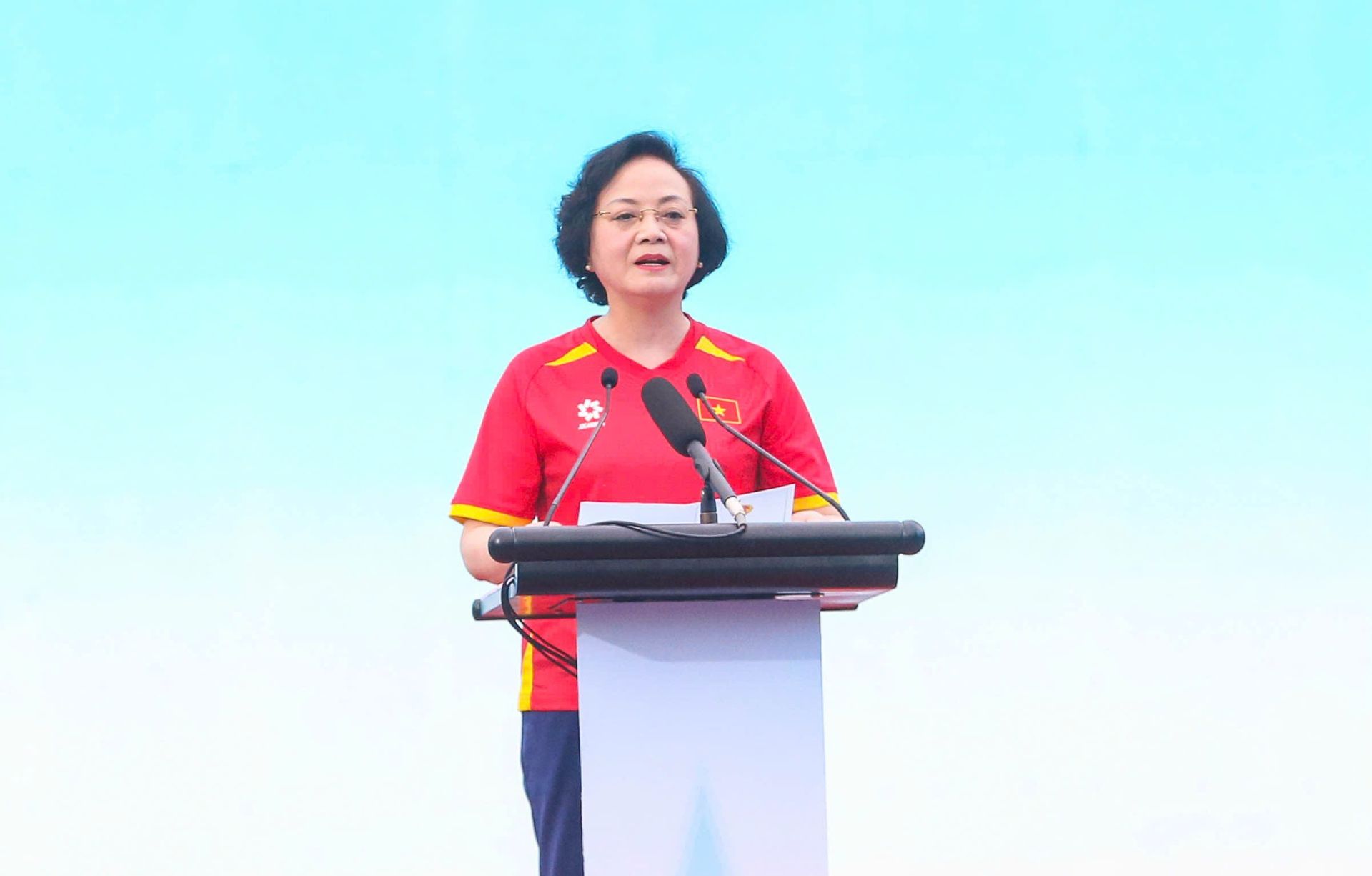 Ph&oacute; Thủ tướng Phạm Thị Thanh Tr&agrave; ph&aacute;t biểu tại lễ ph&aacute;t động.