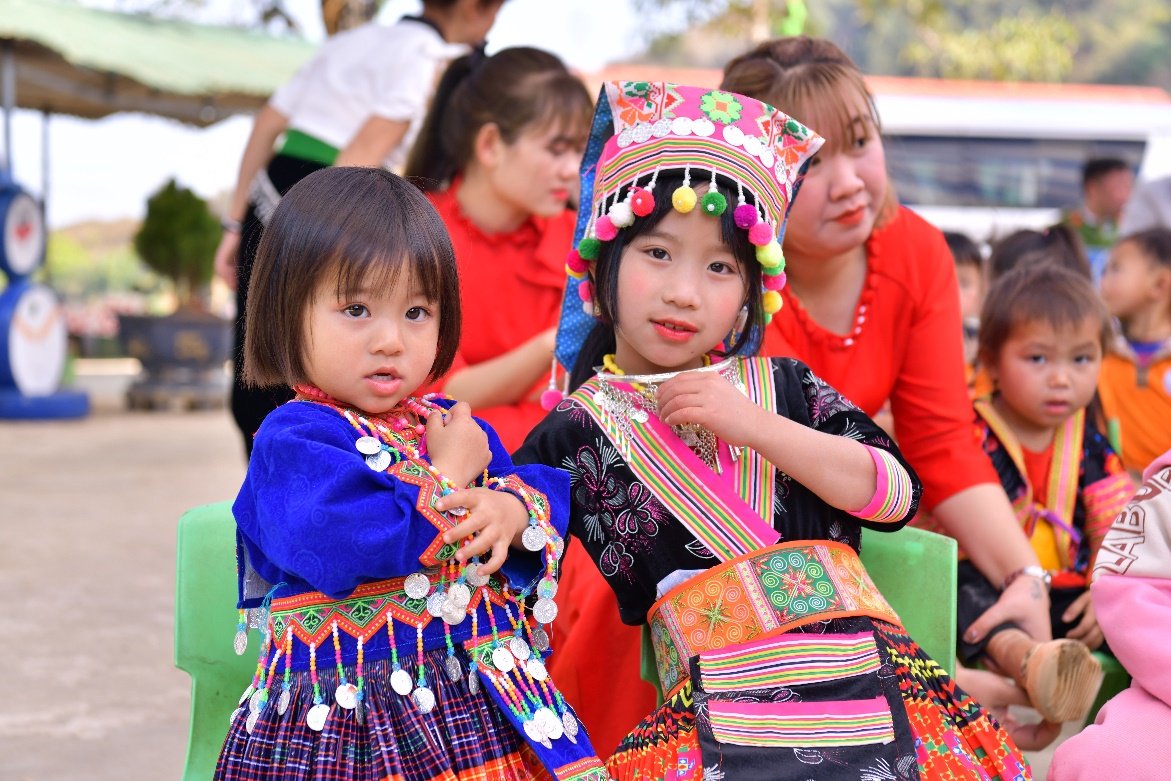 Đảng, Nh&agrave; nước đ&atilde; c&oacute; nhiều ch&iacute;nh s&aacute;ch hỗ trợ trẻ em v&ugrave;ng s&acirc;u, v&ugrave;ng xa, d&acirc;n tộc thiểu số. 