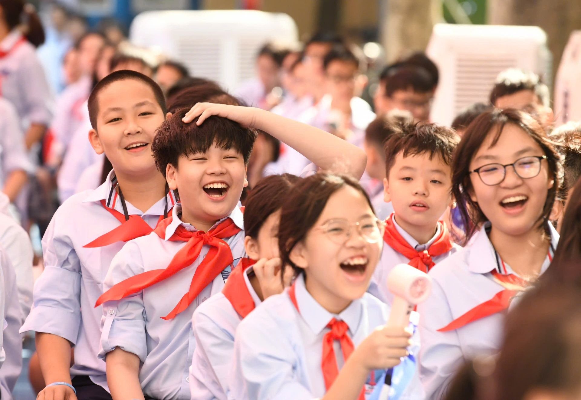 Trẻ em cần được vui chơi, học tập trong m&ocirc;i trường an to&agrave;n, l&agrave;nh mạnh.