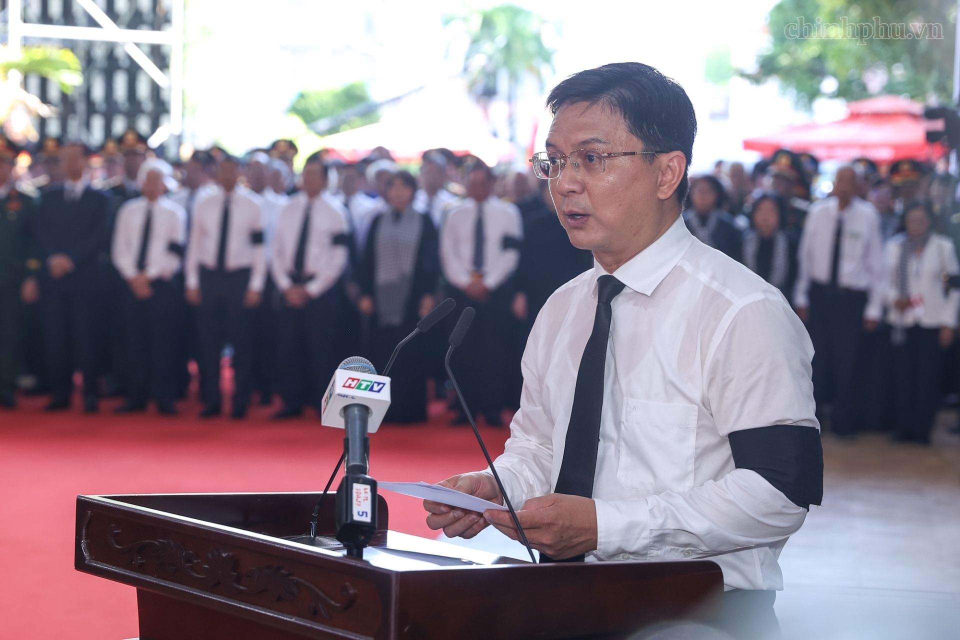 Đồng ch&iacute; Nguyễn Mạnh Cường, Ủy vi&ecirc;n dự khuyết Ban Chấp h&agrave;nh Trung ương Đảng, Ủy vi&ecirc;n Ban Thường vụ Th&agrave;nh ủy, Ph&oacute; Chủ tịch UBND, Trưởng Ban Chỉ đạo về t&igrave;m kiếm quy tập v&agrave; x&aacute;c định danh t&iacute;nh h&agrave;i cốt liệt sĩ Th&agrave;nh phố Hồ Ch&iacute; Minh đọc lời điếu. (Ảnh: chinhphu.vn/Nhật Bắc)