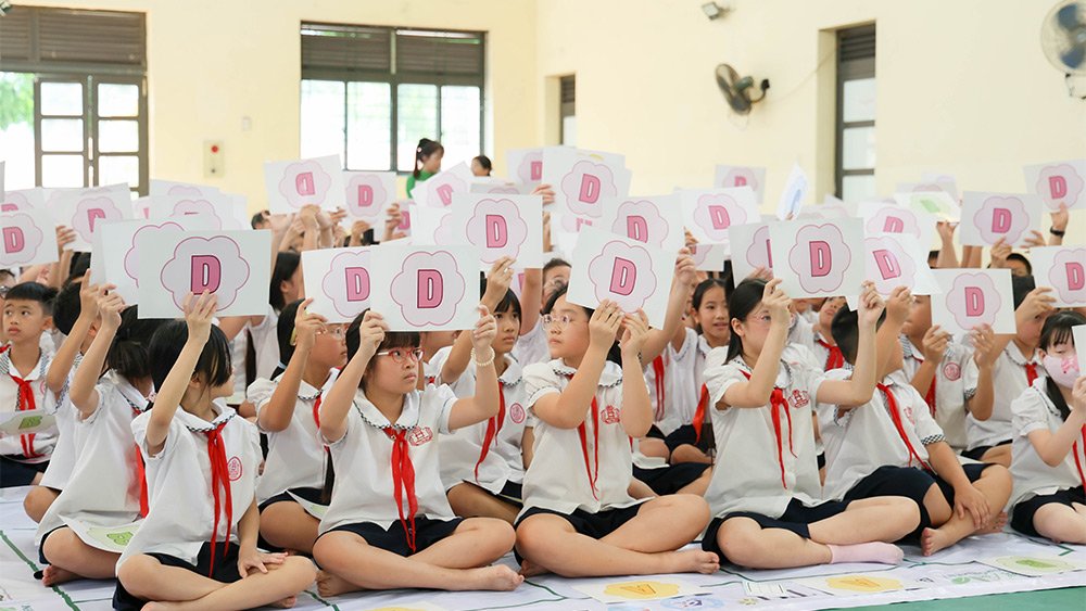S&acirc;n chơi Rung chu&ocirc;ng v&agrave;ng gi&uacute;p học sinh củng cố kiến thức về bảo vệ m&ocirc;i trường.