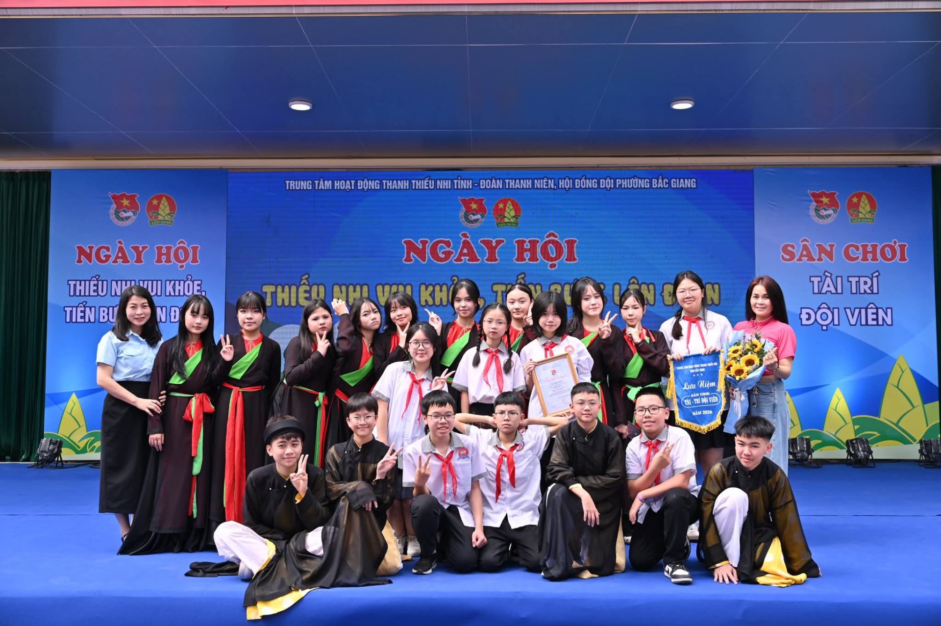 B&ecirc;n cạnh Đội Tuy&ecirc;n truyền Măng non, trường THCS Ng&ocirc; Sĩ Li&ecirc;n c&ograve;n c&oacute; nhiều s&acirc;n chơi, hoạt động bổ &iacute;ch cho đội vi&ecirc;n.