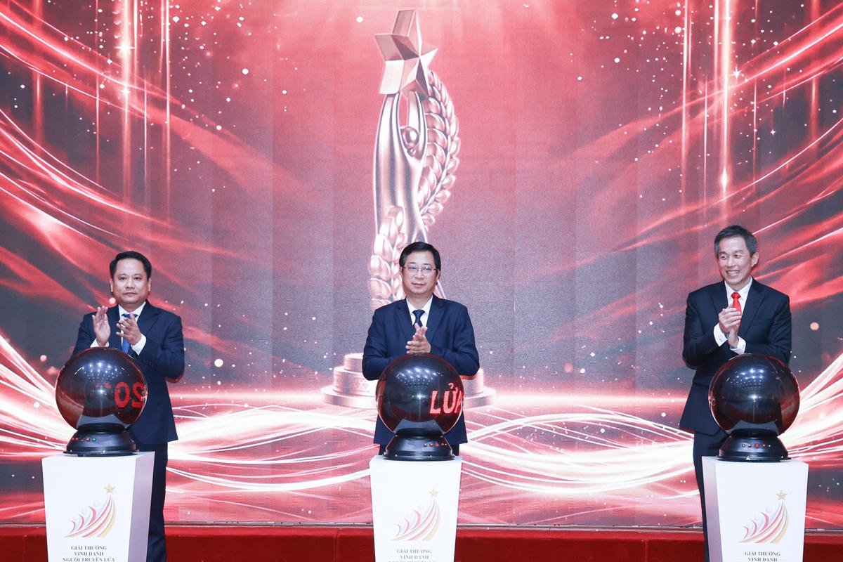 Nghi thức c&ocirc;ng bố Giải thưởng &ldquo;Vinh danh Người truyền lửa&rdquo; cấp quốc gia năm 2026 tại H&agrave; Nội.