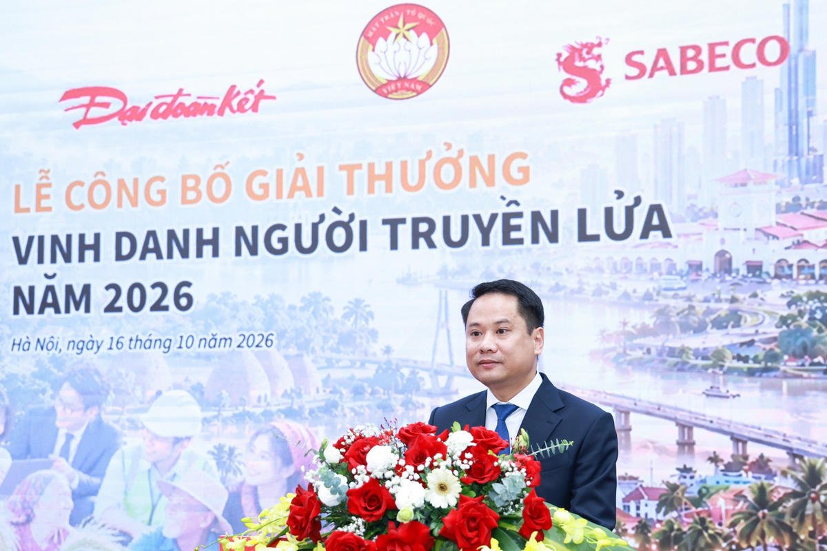 Nh&agrave; b&aacute;o Trương Th&agrave;nh Trung - Tổng Bi&ecirc;n tập B&aacute;o Đại đo&agrave;n kết, Trưởng Ban Tổ chức chương tr&igrave;nh ph&aacute;t biểu tại buổi lễ.