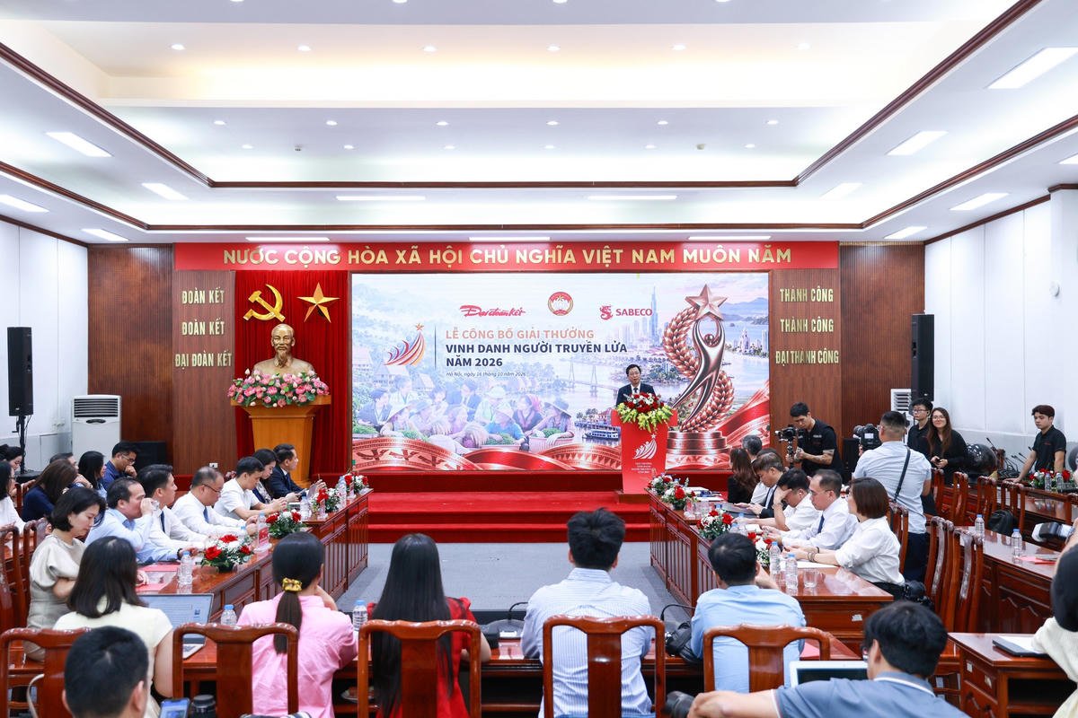 Quang cảnh Lễ c&ocirc;ng bố Giải thưởng &ldquo;Vinh danh Người truyền lửa&rdquo; cấp quốc gia năm 2026 tại H&agrave; Nội.